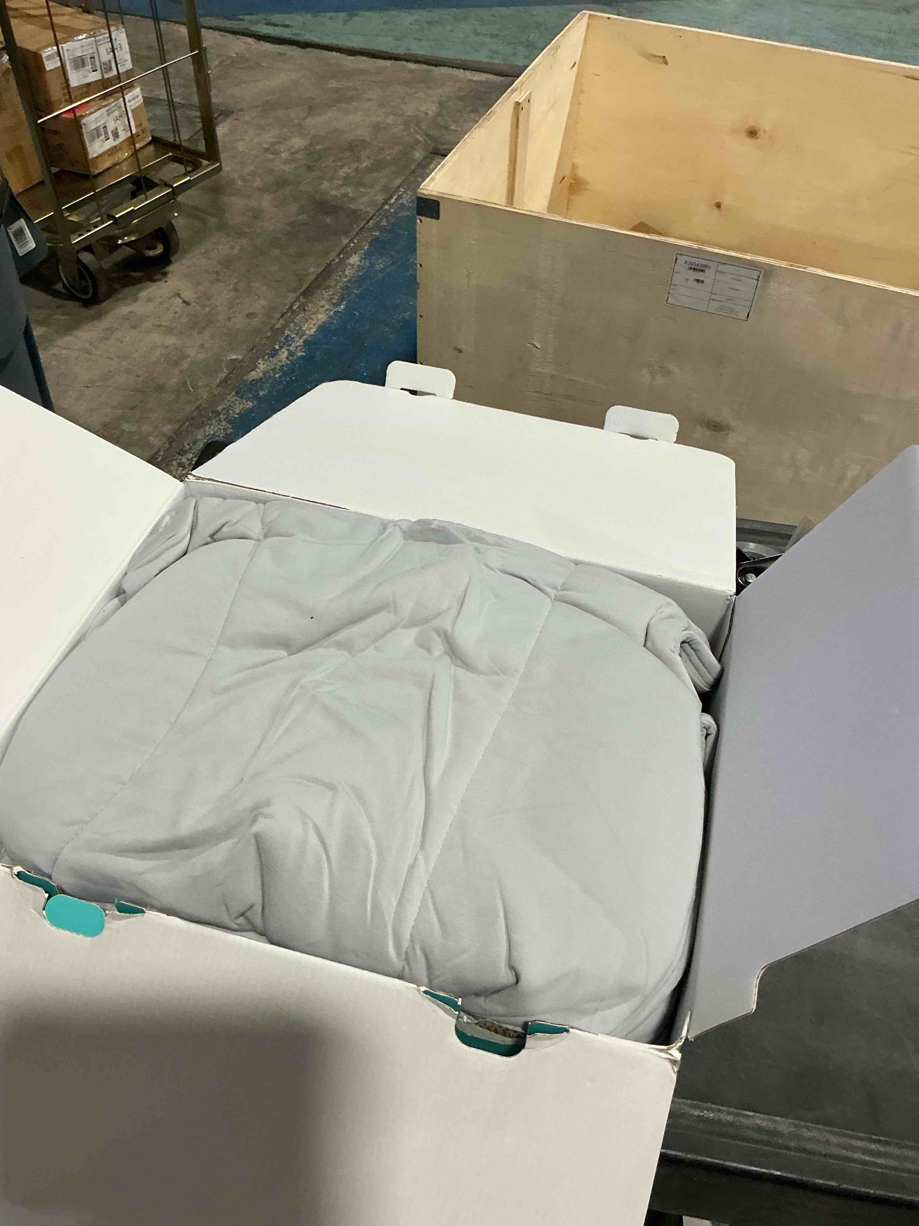 https://s3.amazonaws.com/lotting-images-prod/NonstopDeals/PNK3238440_1758244550184.jpeg