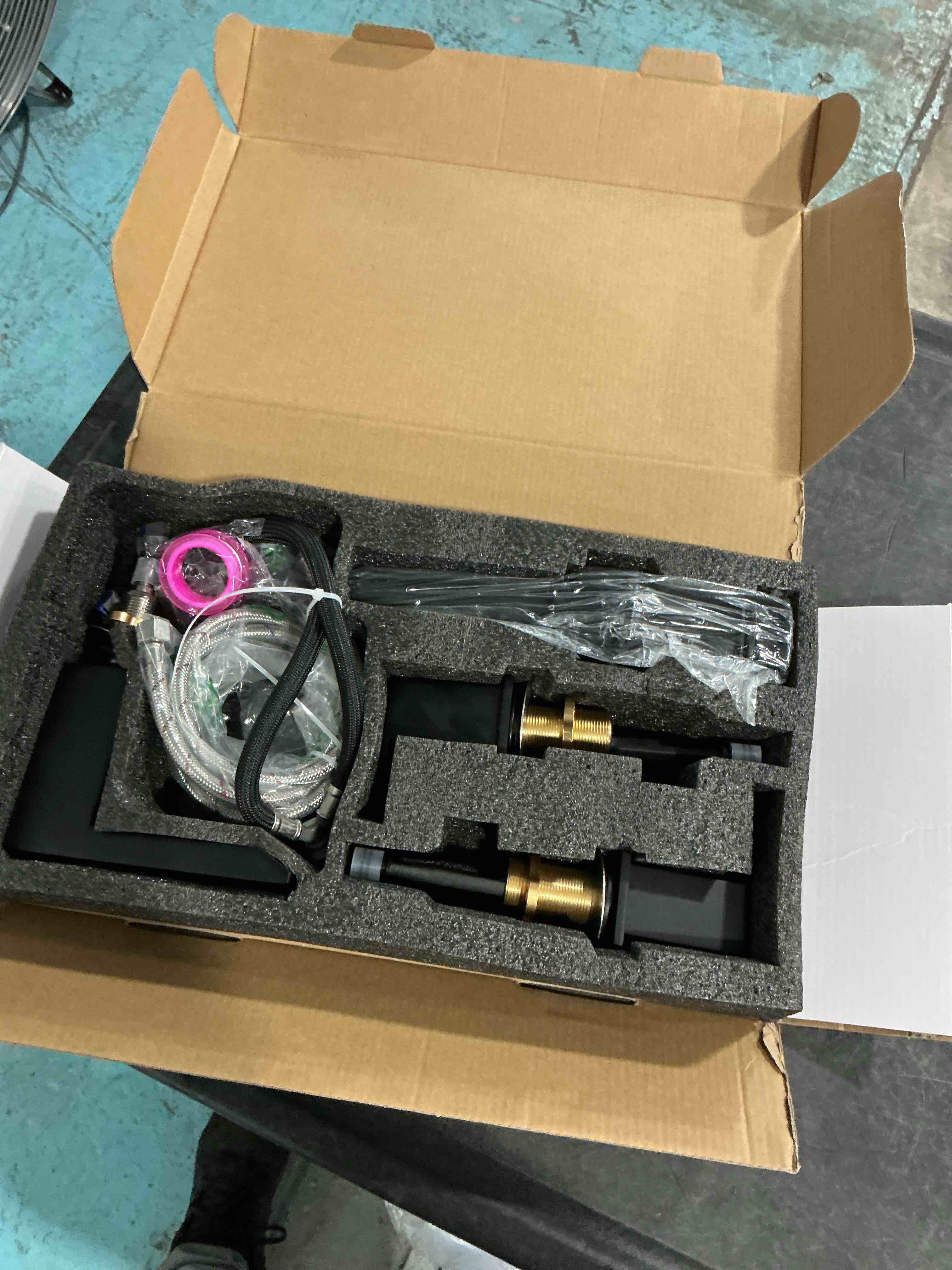 https://s3.amazonaws.com/lotting-images-prod/NonstopDeals/PNK3238694_1758577874231.jpeg