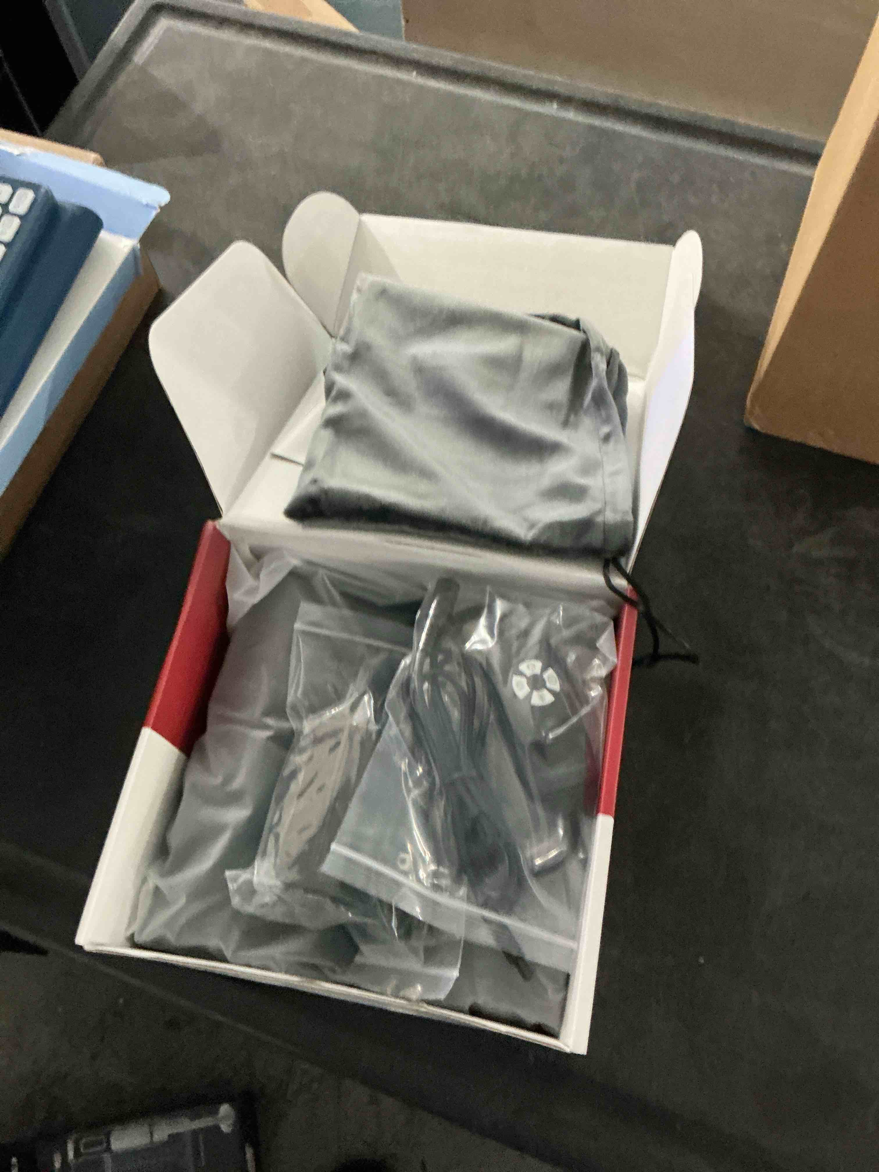https://s3.amazonaws.com/lotting-images-prod/NonstopDeals/PNK3239010_1758750987951.jpeg