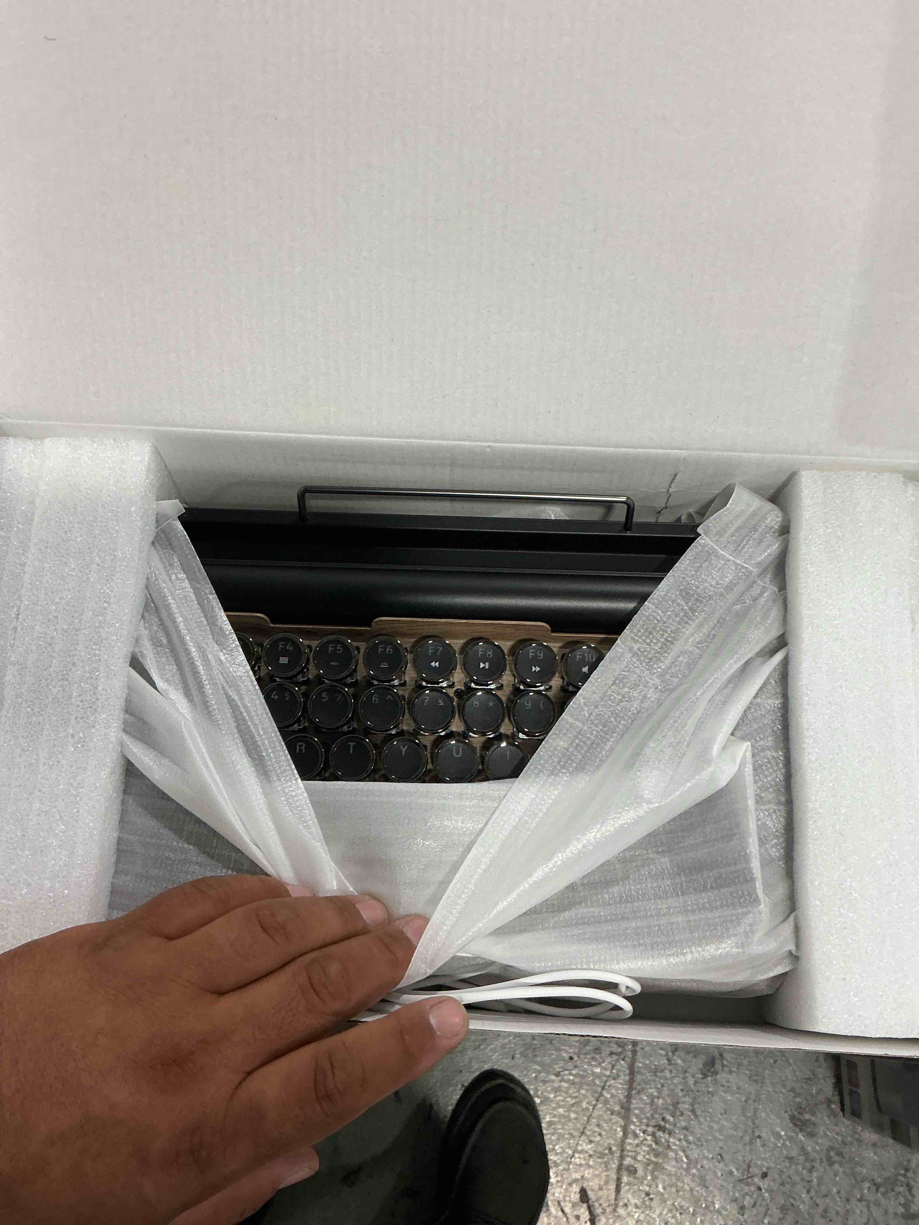 https://s3.amazonaws.com/lotting-images-prod/NonstopDeals/PNK3239020_1758753414799.jpeg