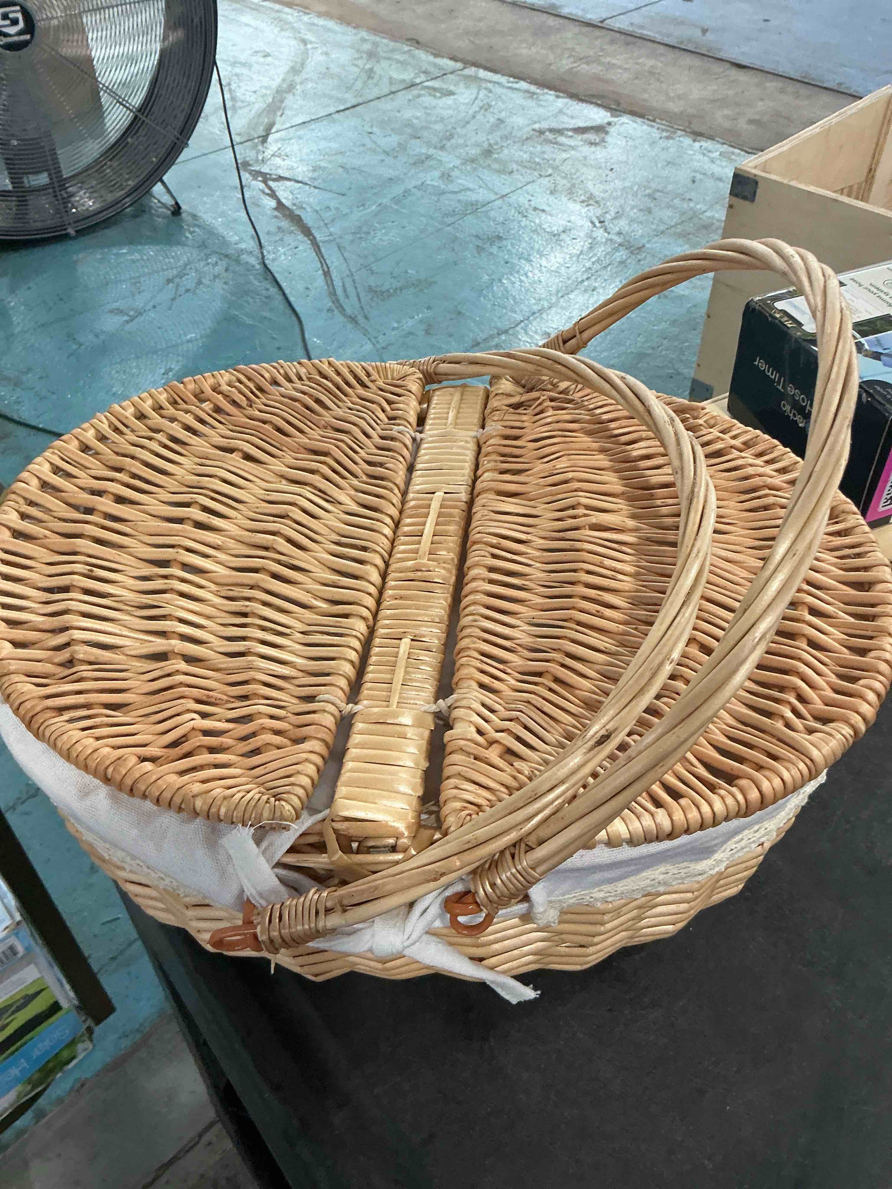 https://s3.amazonaws.com/lotting-images-prod/NonstopDeals/PNK3239169_1758832419197.jpeg