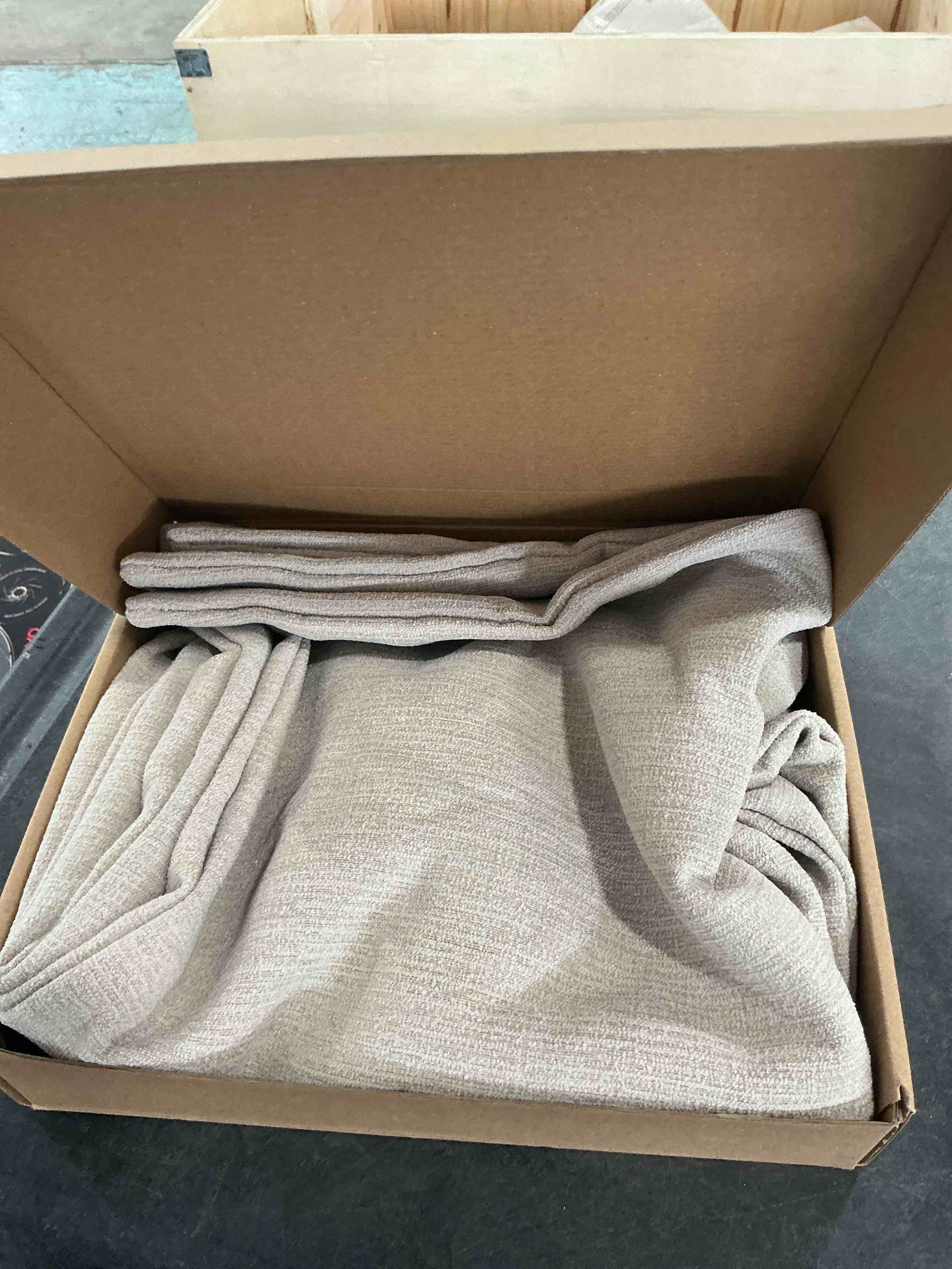 https://s3.amazonaws.com/lotting-images-prod/NonstopDeals/PNK3239227_1758898612766.jpeg