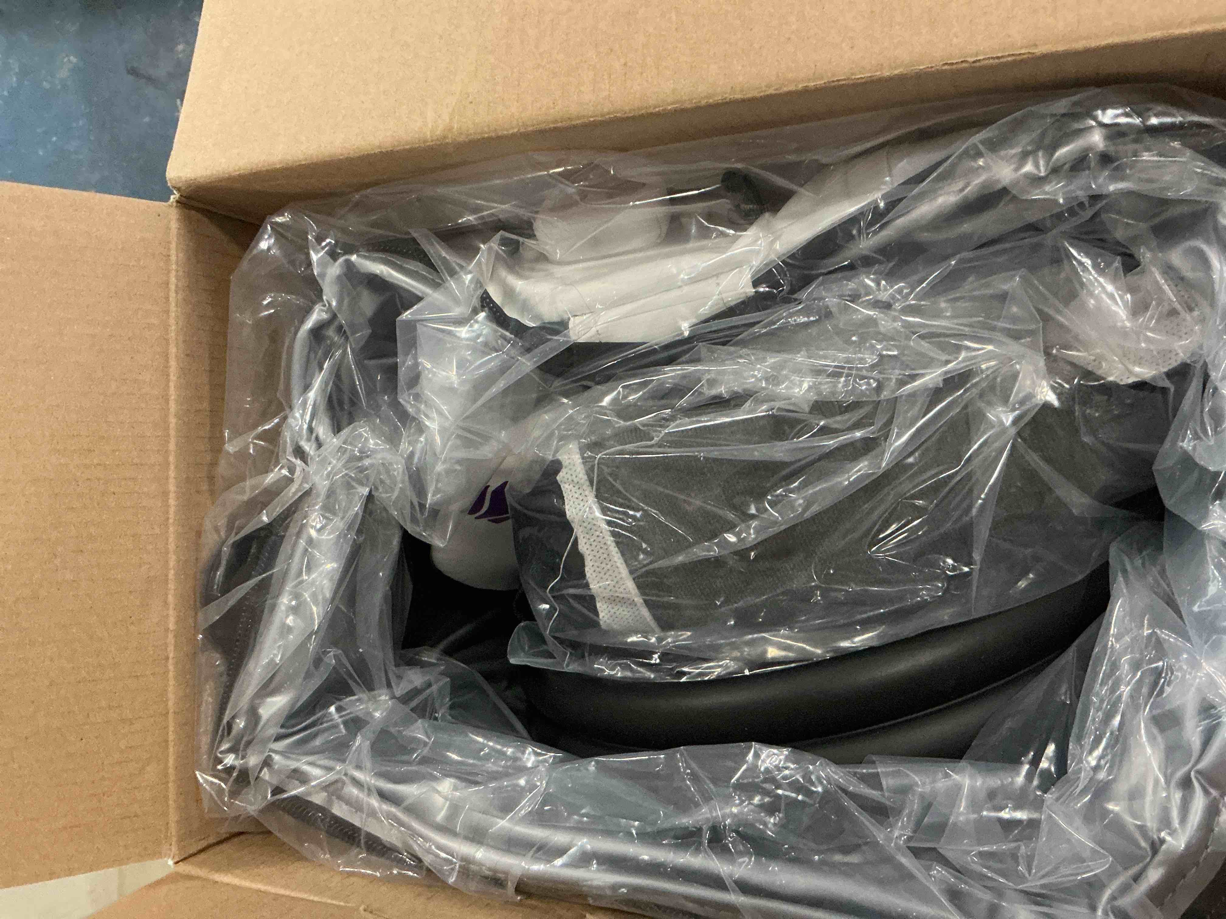 https://s3.amazonaws.com/lotting-images-prod/NonstopDeals/PNK3239261_1758904056039.jpeg