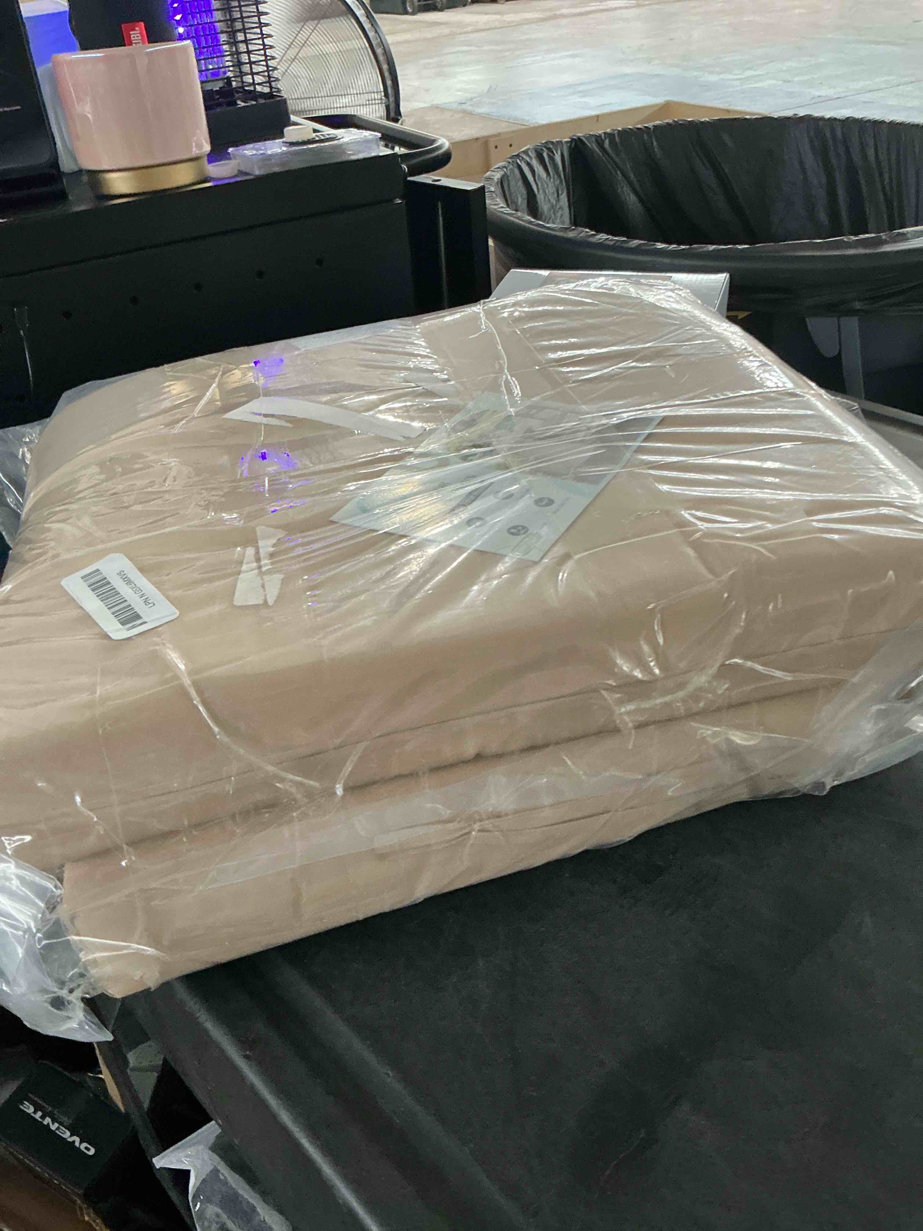 https://s3.amazonaws.com/lotting-images-prod/NonstopDeals/PNK3239424_1758993264995.jpeg
