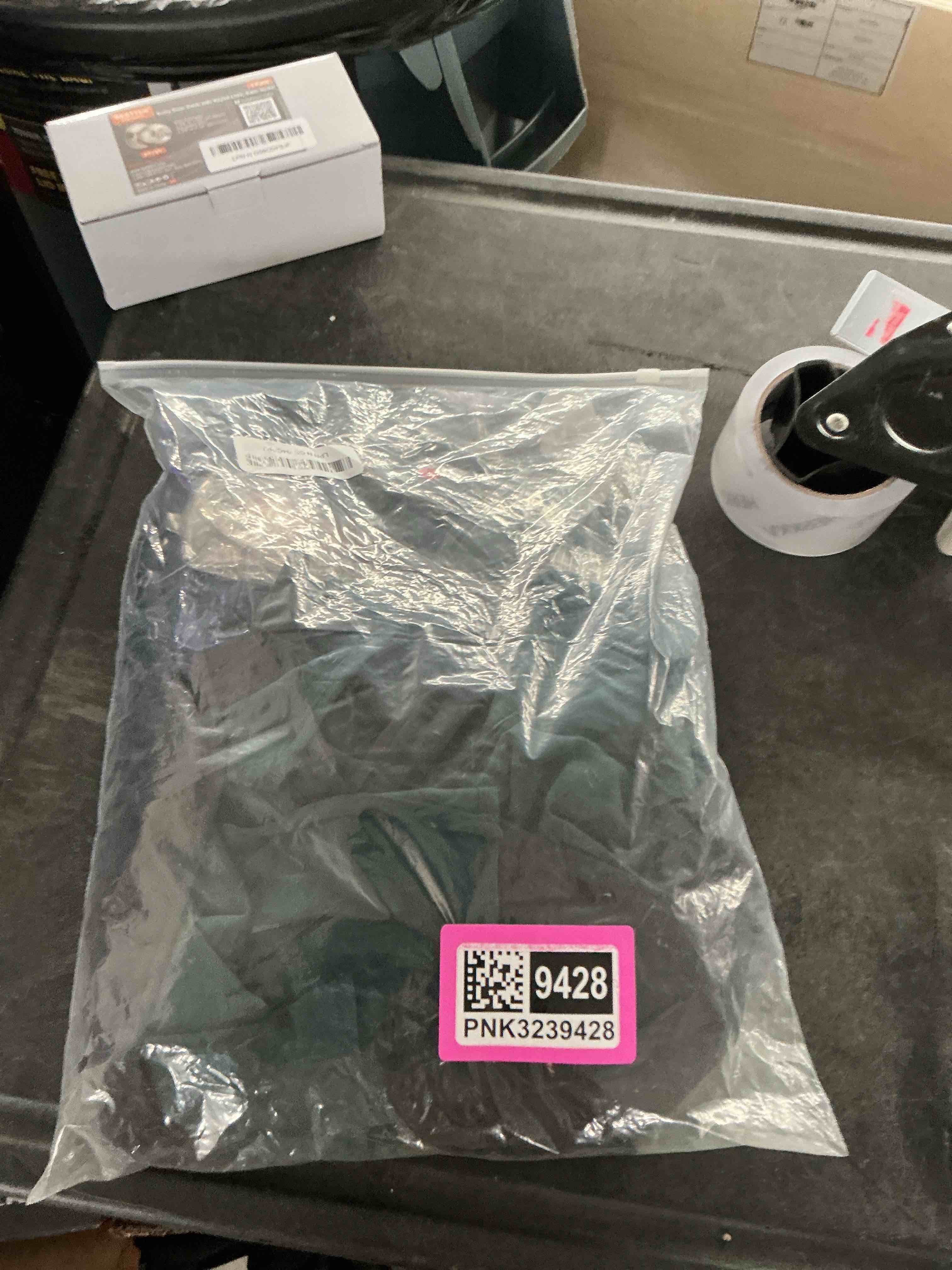 https://s3.amazonaws.com/lotting-images-prod/NonstopDeals/PNK3239428_1758993609131.jpeg