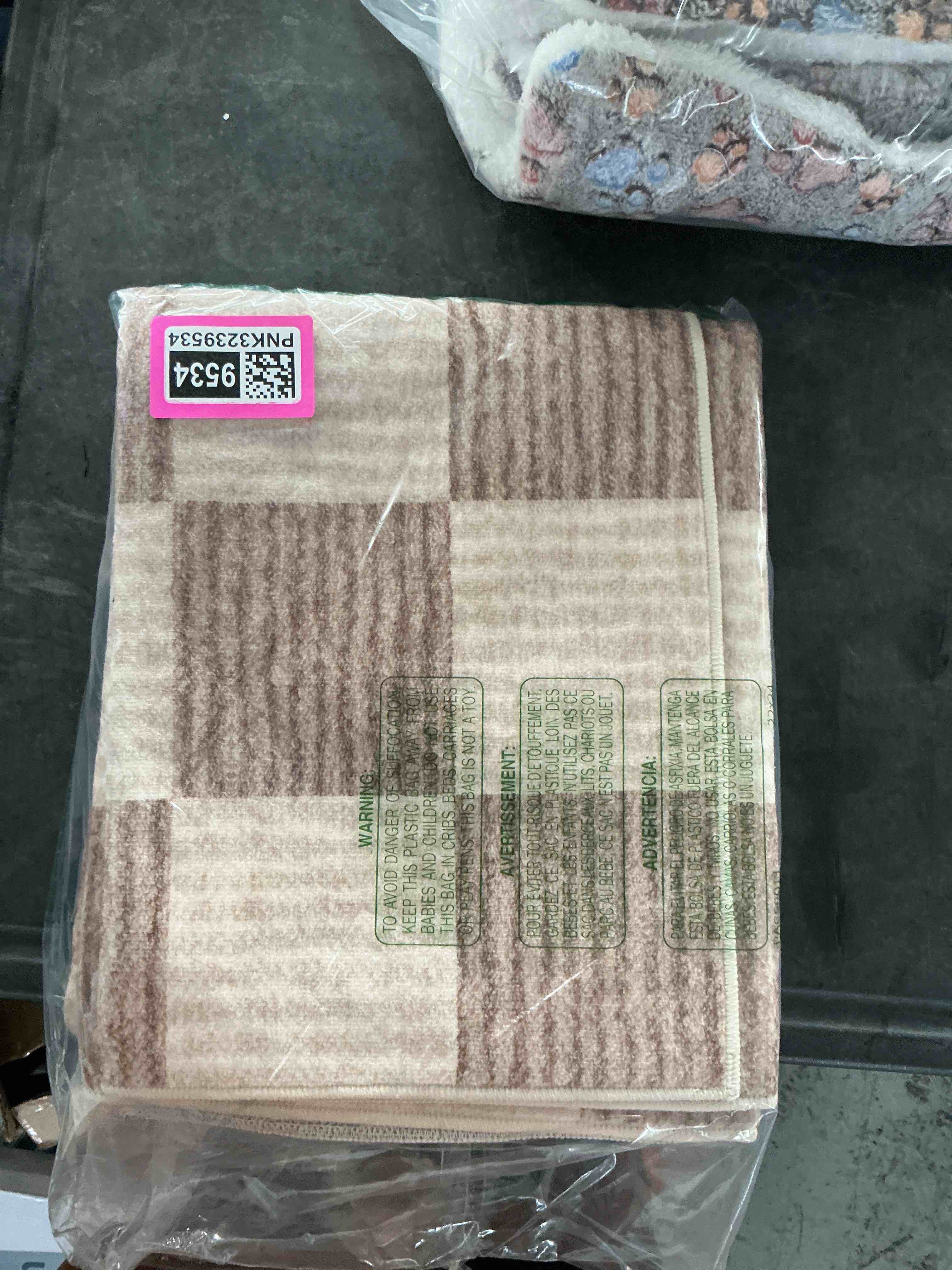 https://s3.amazonaws.com/lotting-images-prod/NonstopDeals/PNK3239534_1759002669705.jpeg
