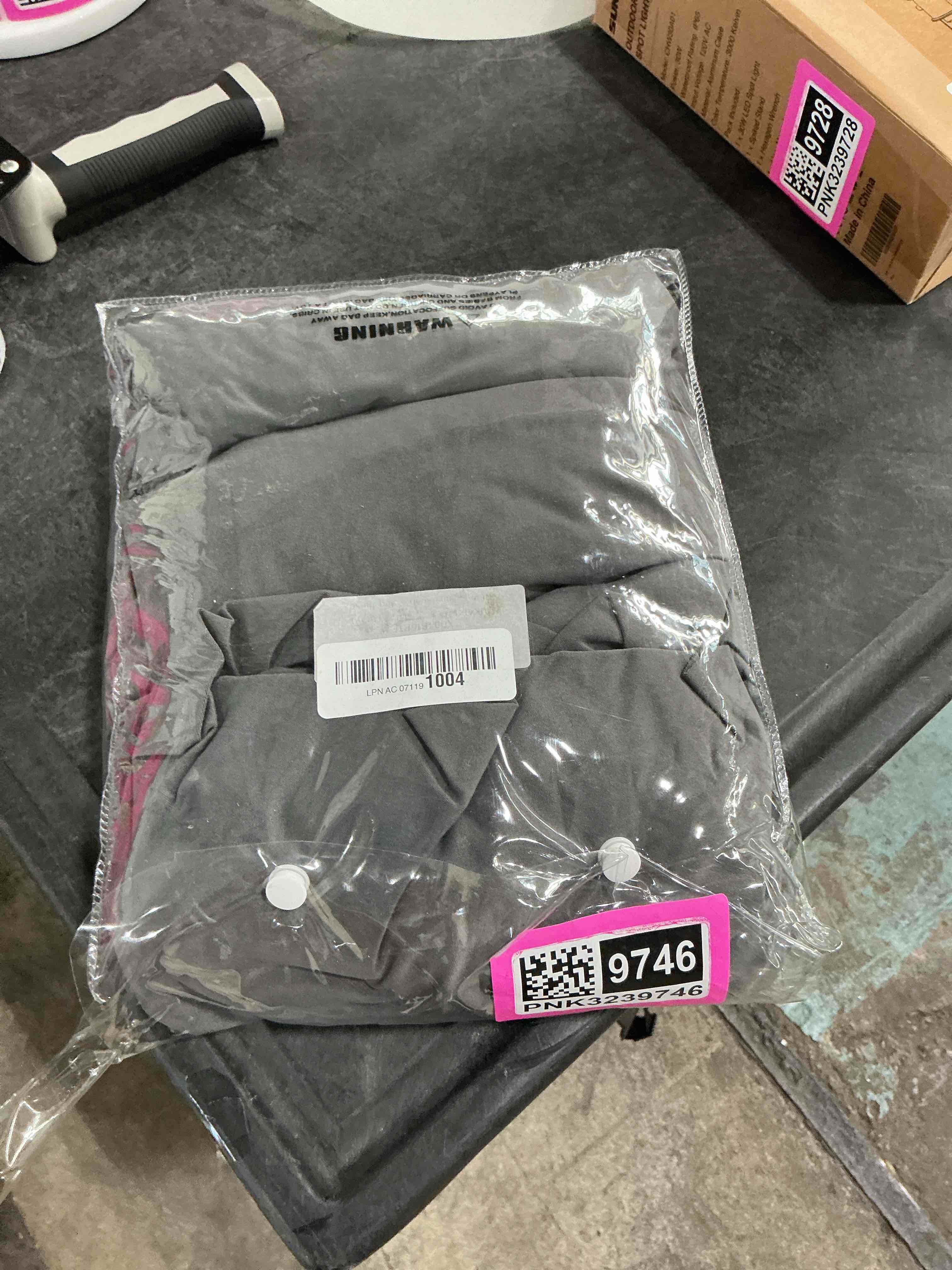 https://s3.amazonaws.com/lotting-images-prod/NonstopDeals/PNK3239746_1759097157414.jpeg