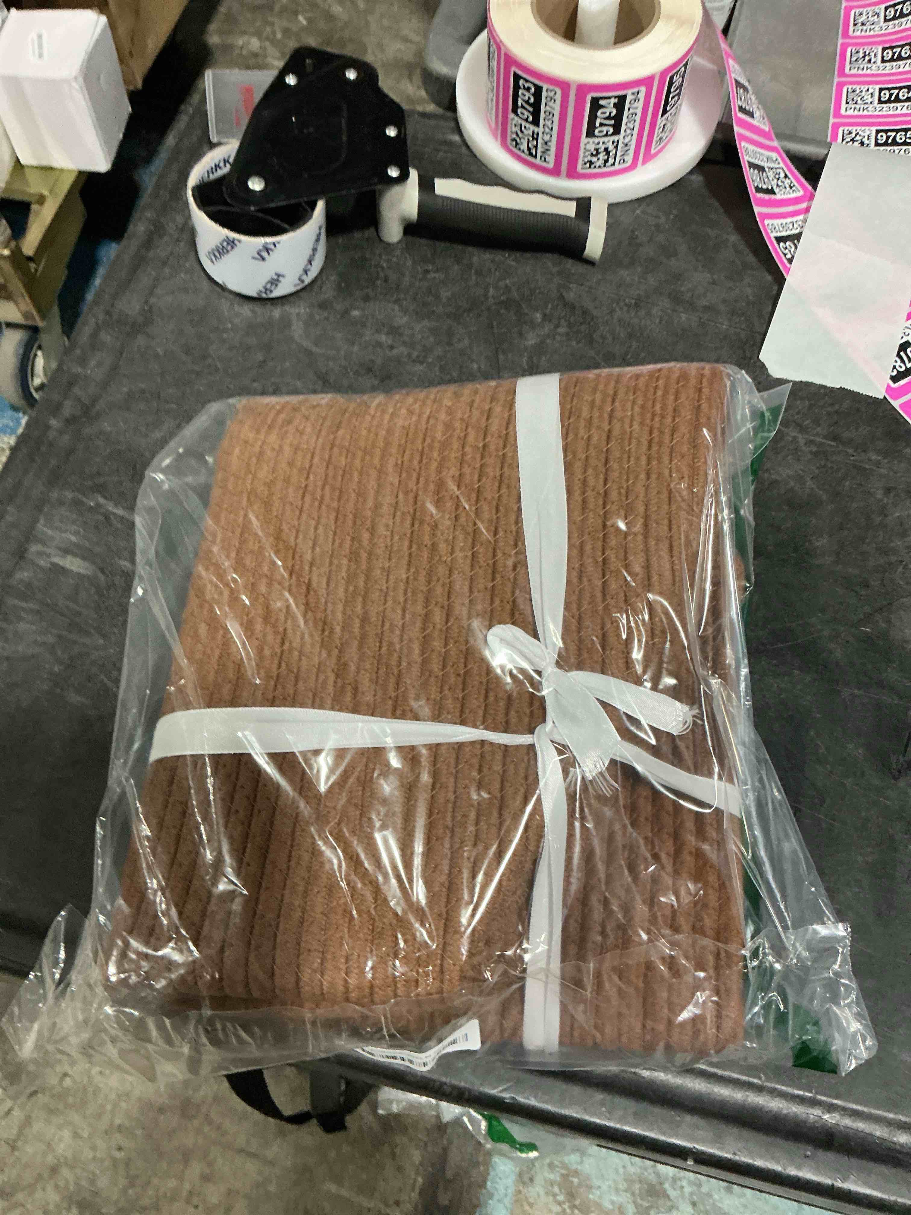 https://s3.amazonaws.com/lotting-images-prod/NonstopDeals/PNK3239776_1759102526870.jpeg