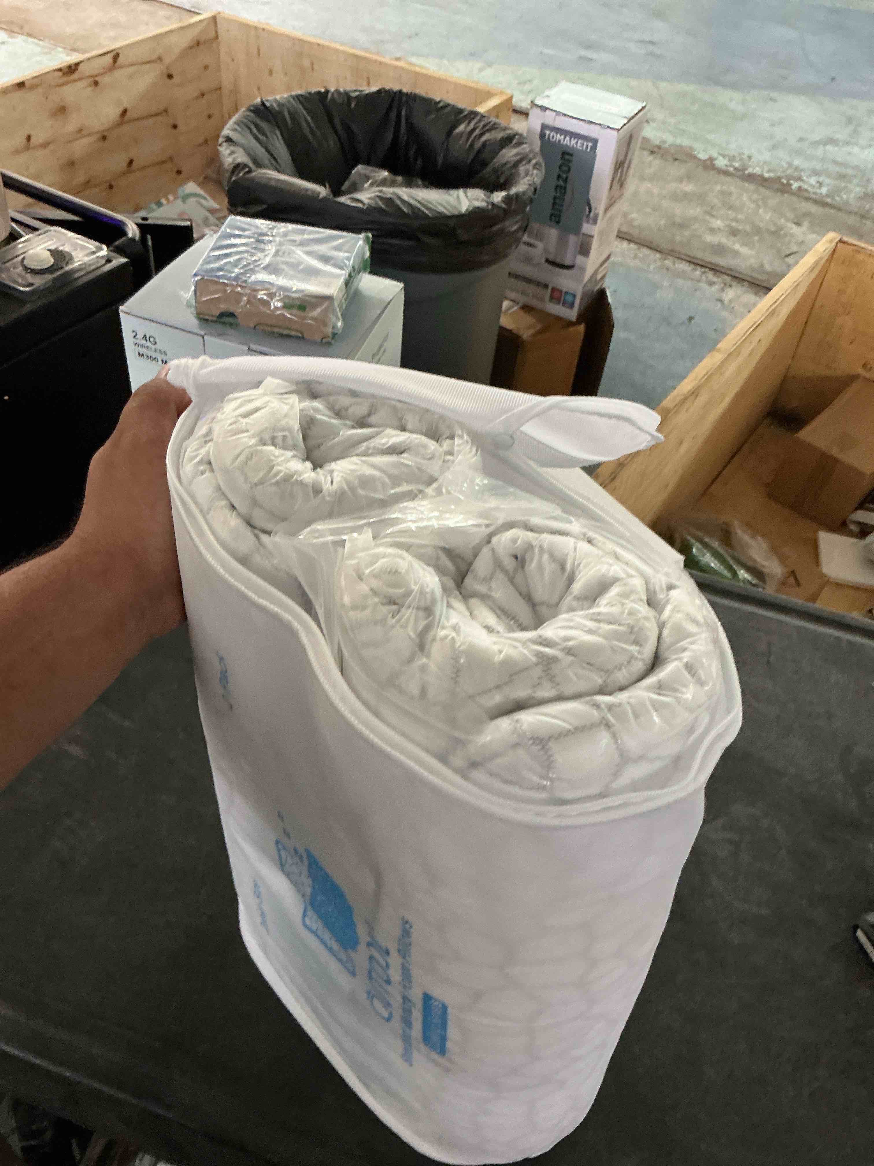 https://s3.amazonaws.com/lotting-images-prod/NonstopDeals/PNK3240089_1759335925177.jpeg