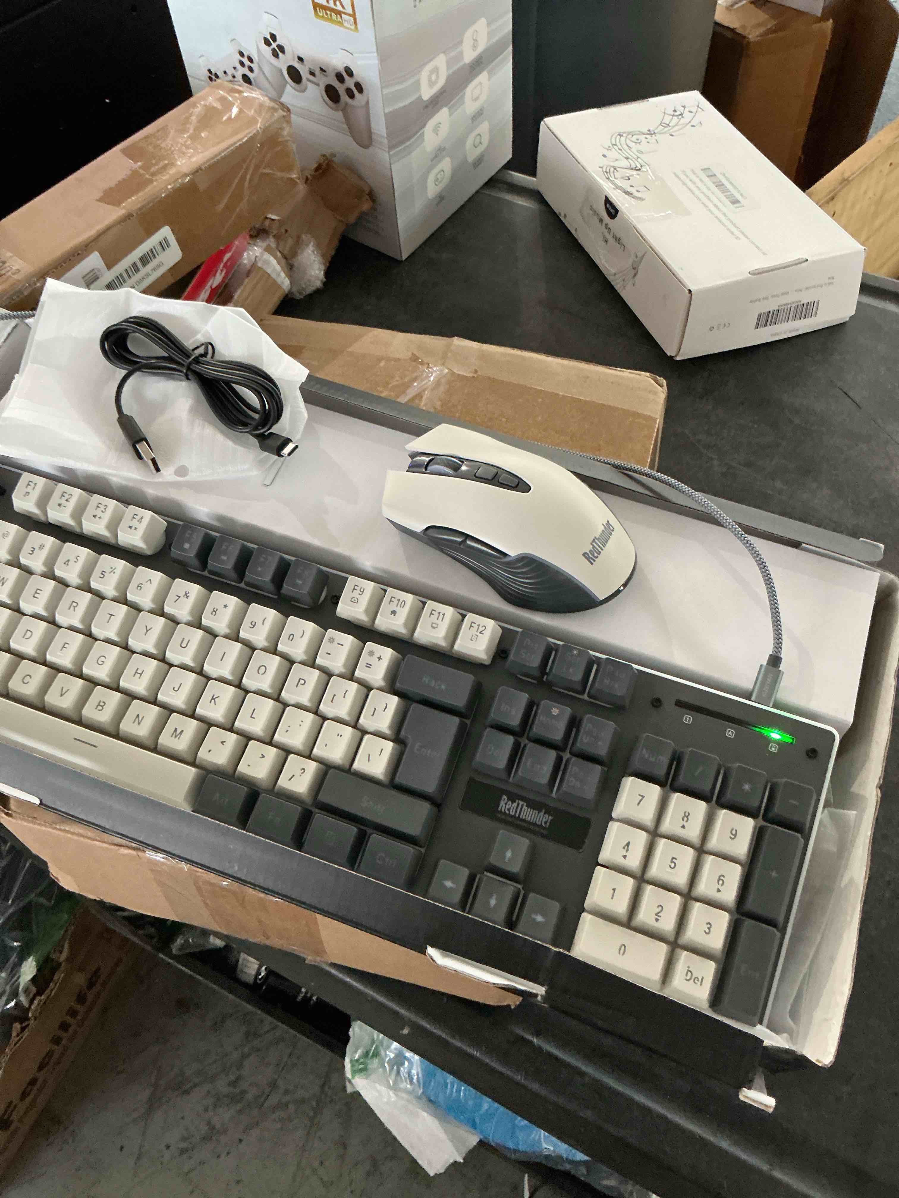 https://s3.amazonaws.com/lotting-images-prod/NonstopDeals/PNK3240097_1759336277256.jpeg