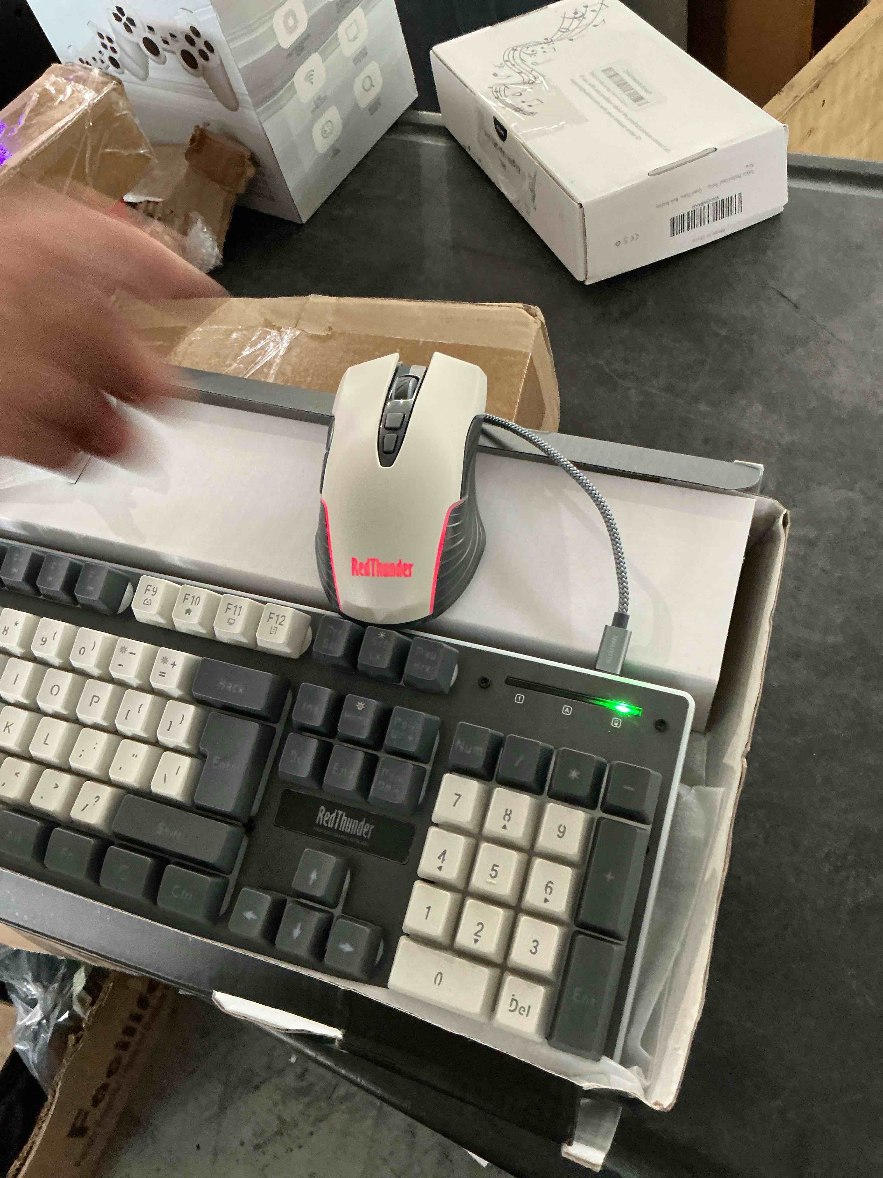 https://s3.amazonaws.com/lotting-images-prod/NonstopDeals/PNK3240097_1759336294032.jpeg