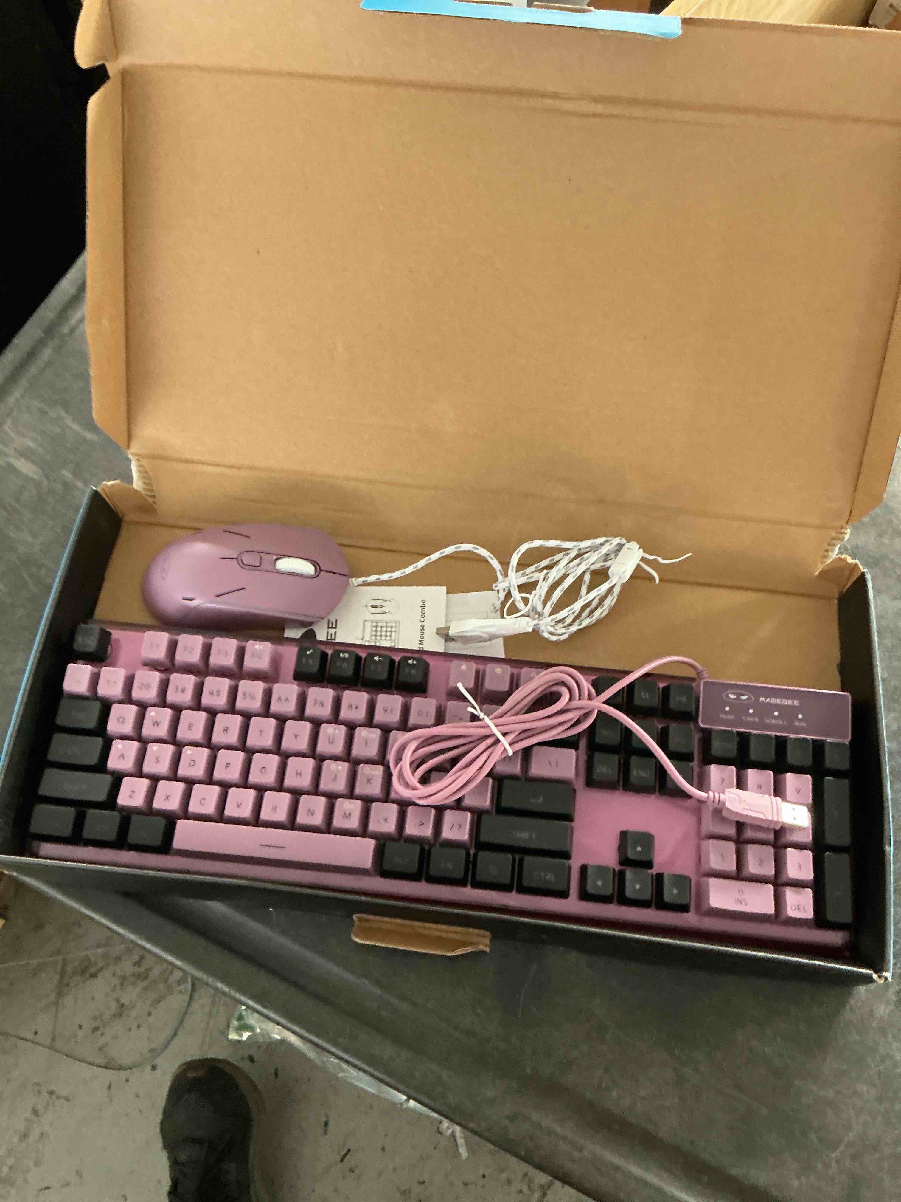 https://s3.amazonaws.com/lotting-images-prod/NonstopDeals/PNK3240244_1759351578410.jpeg