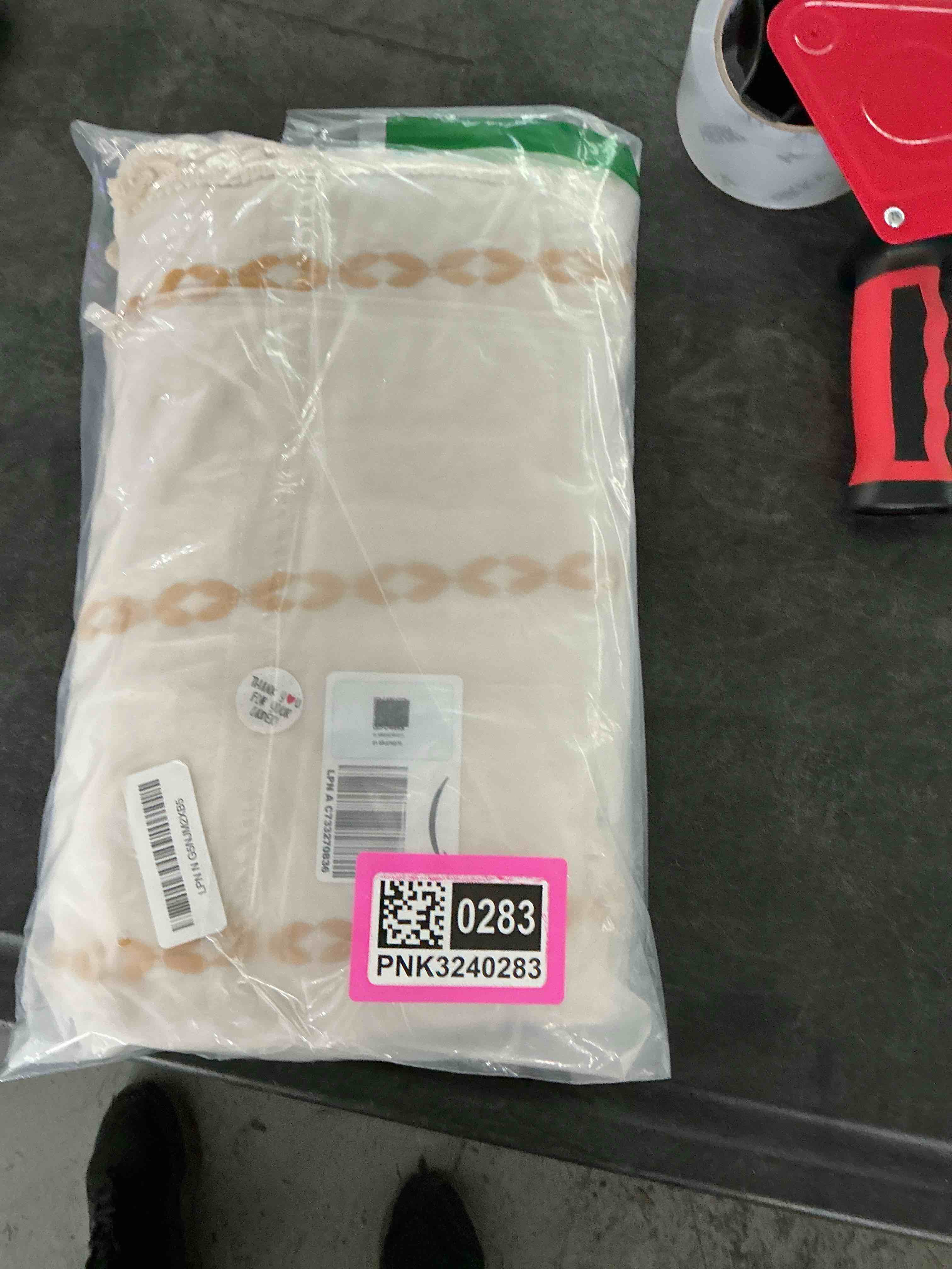 https://s3.amazonaws.com/lotting-images-prod/NonstopDeals/PNK3240283_1759417559655.jpeg