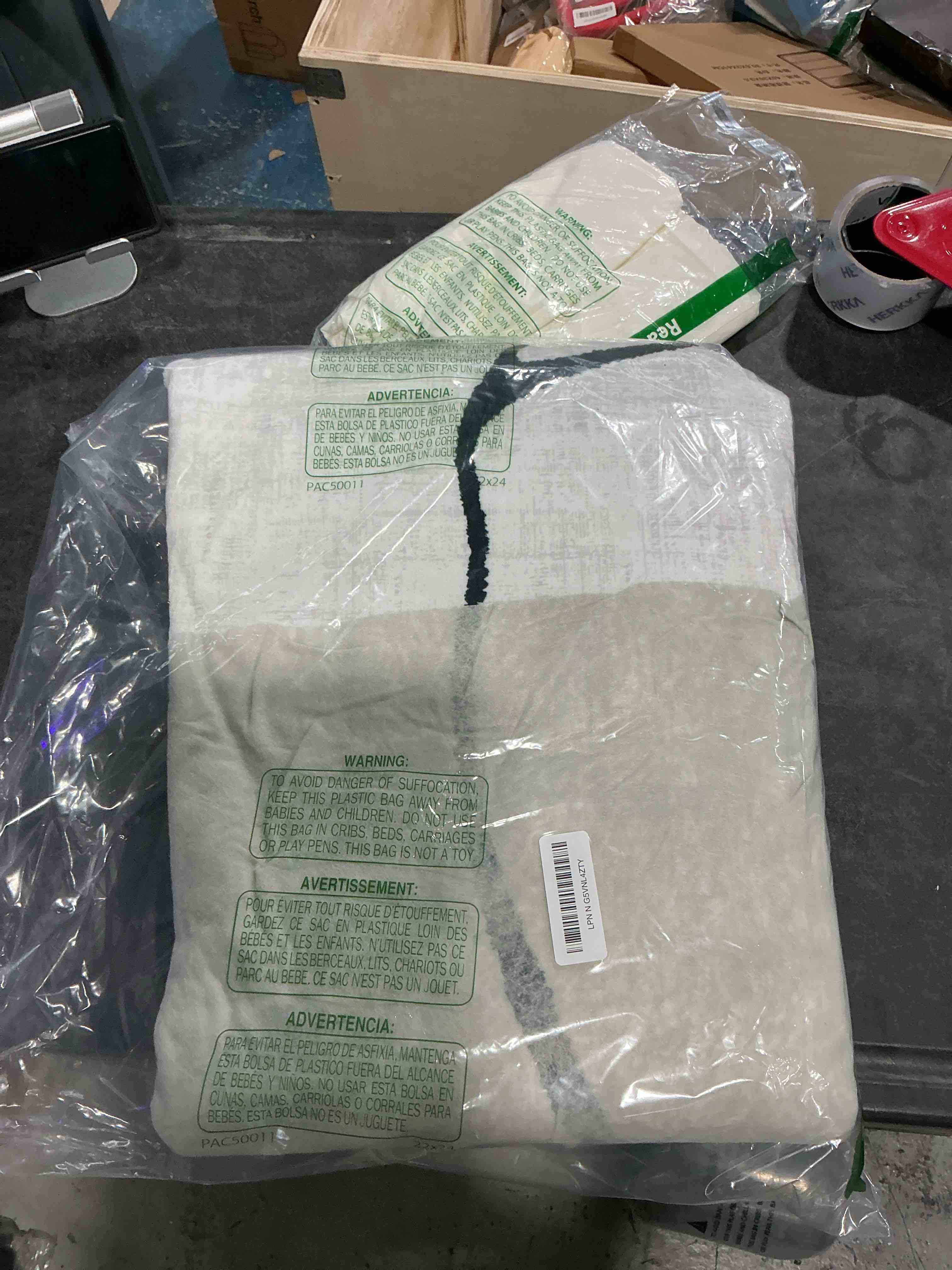 https://s3.amazonaws.com/lotting-images-prod/NonstopDeals/PNK3240701_1759784981255.jpeg