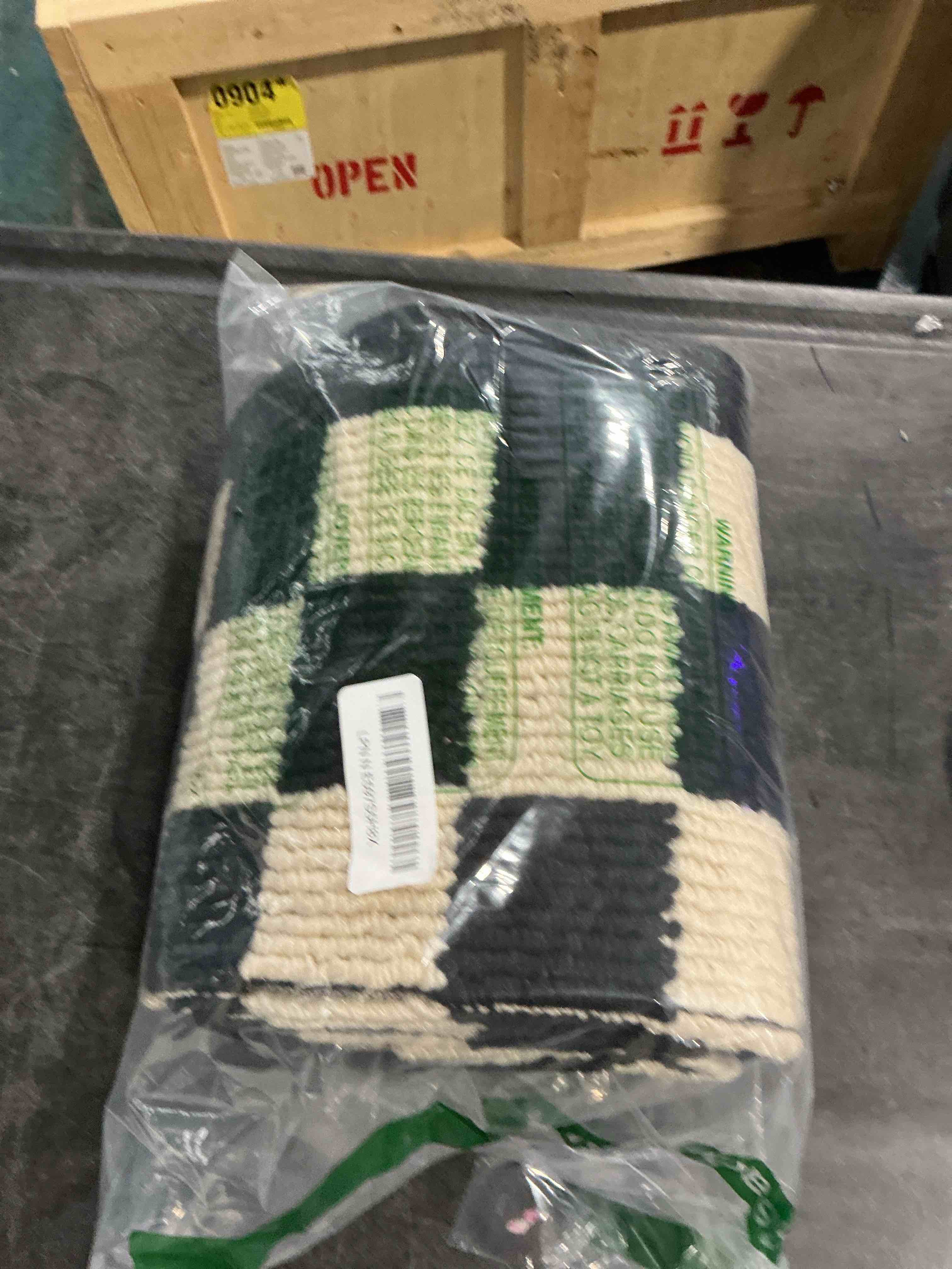 https://s3.amazonaws.com/lotting-images-prod/NonstopDeals/PNK3240702_1759785022411.jpeg