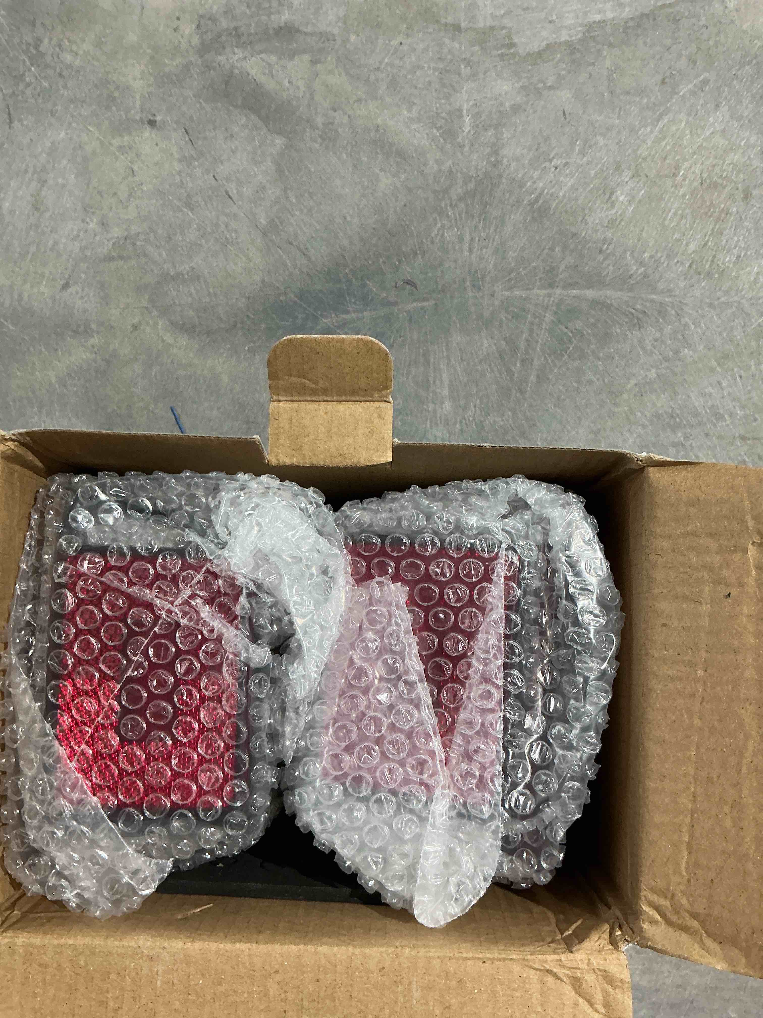 https://s3.amazonaws.com/lotting-images-prod/NonstopDeals/PNK3240954_1759936832302.jpeg