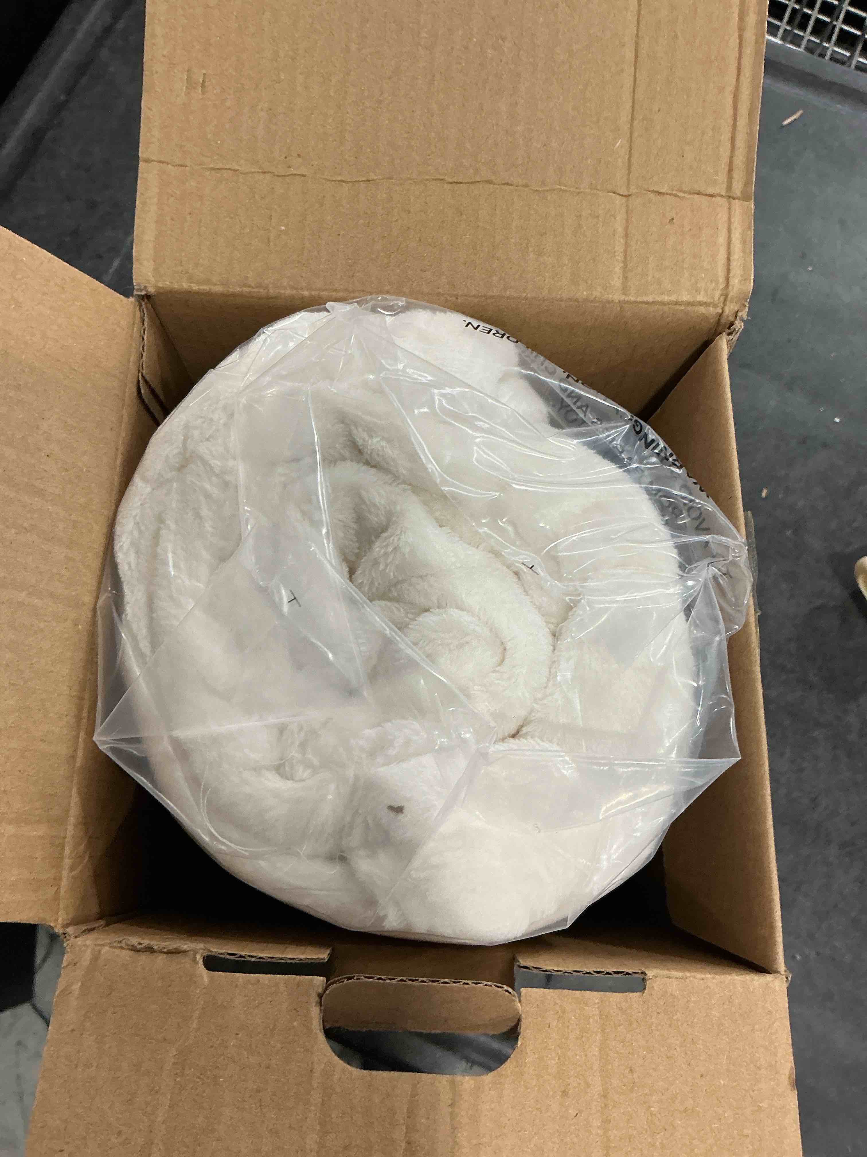 Condition photo showing Good Condition for Bedsure GentleSoft Fleece Blanket Twin Size Cream - 300GSM Lightweight Plush Fuzzy Cozy Soft Warm Blanket for Bed, Sofa, Couch, Travel, Camping, 60x80 inches Cream Twin (60" x 80")