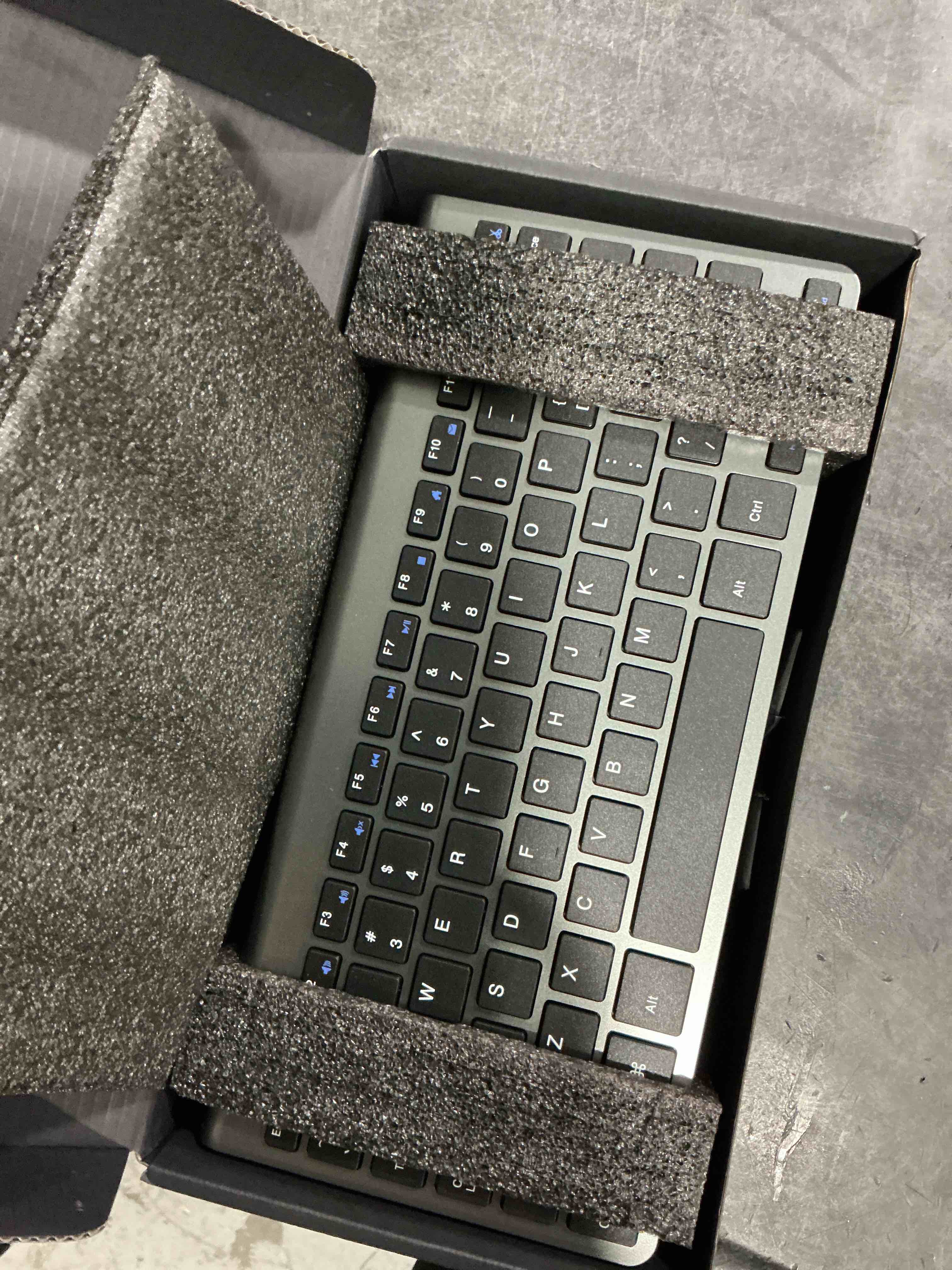 Condition photo showing Good Condition for 2.4G Wireless Keyboard and Mouse Compact Keyboard Mini Portable Silent Mouse, Suitable for Laptops Mac PC? Travel Keyboard and Mouse