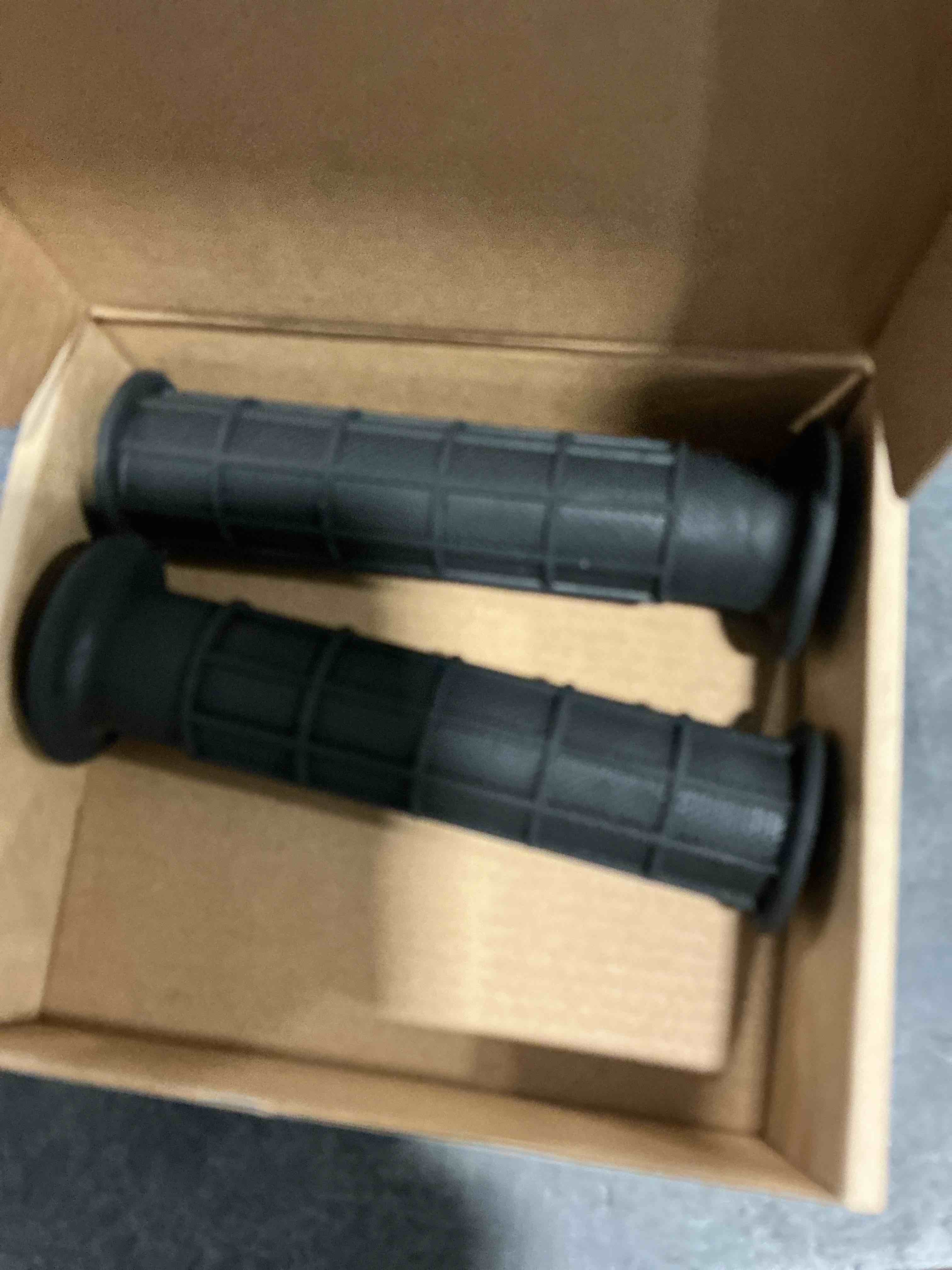 Condition photo showing Good Condition for ApplianPar Handle Bar Handlebar Grips for Honda FourTrax 200 300 Recon 250 Sportrax 250EX 300EX 400EX Rancher 350 420 Foreman 400 450 500