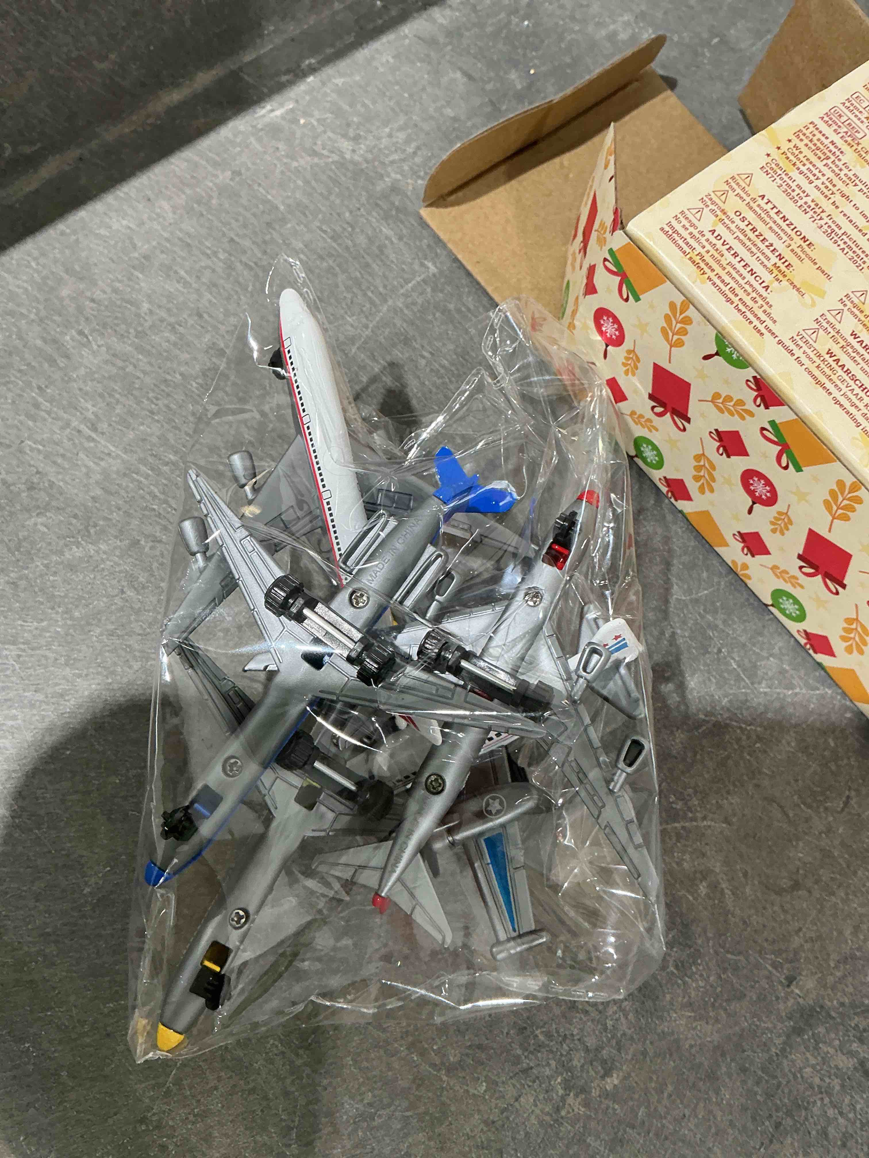 Condition photo showing Good Condition for Toy Airplane 6 Pack, Diecast Airplane Toy for Boys Age 3 4-7 8-12, Alloy Planes Model/Glider Planes/Airlines Plane Toys for Kids Birthday Airforce Party Favors