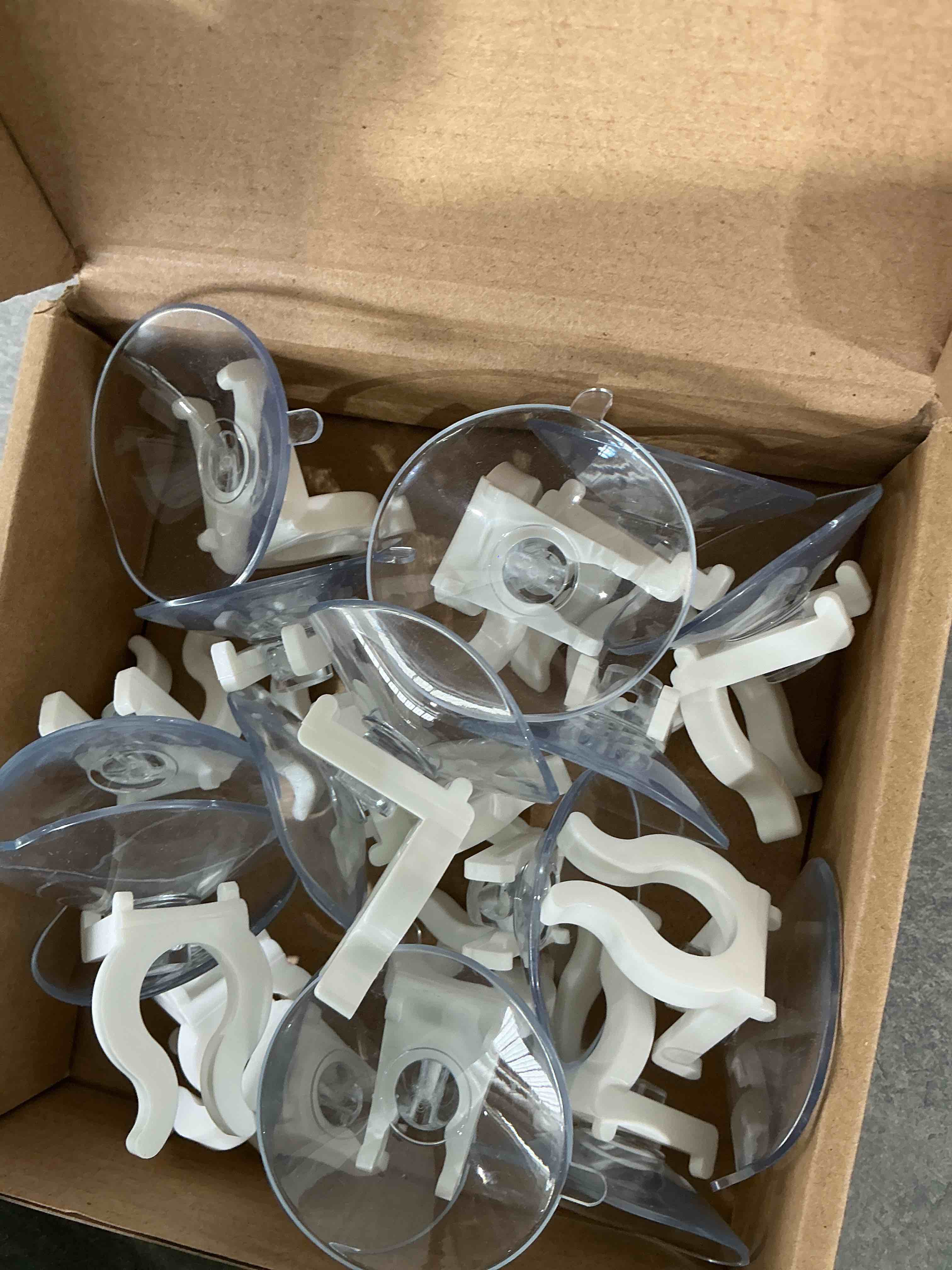 Condition photo showing Good Condition for 16 Pieces Window Candle Holder Clamps Candle Suction Cups Holder Suction Cups with Clamps for Christmas Party Candle Lamp