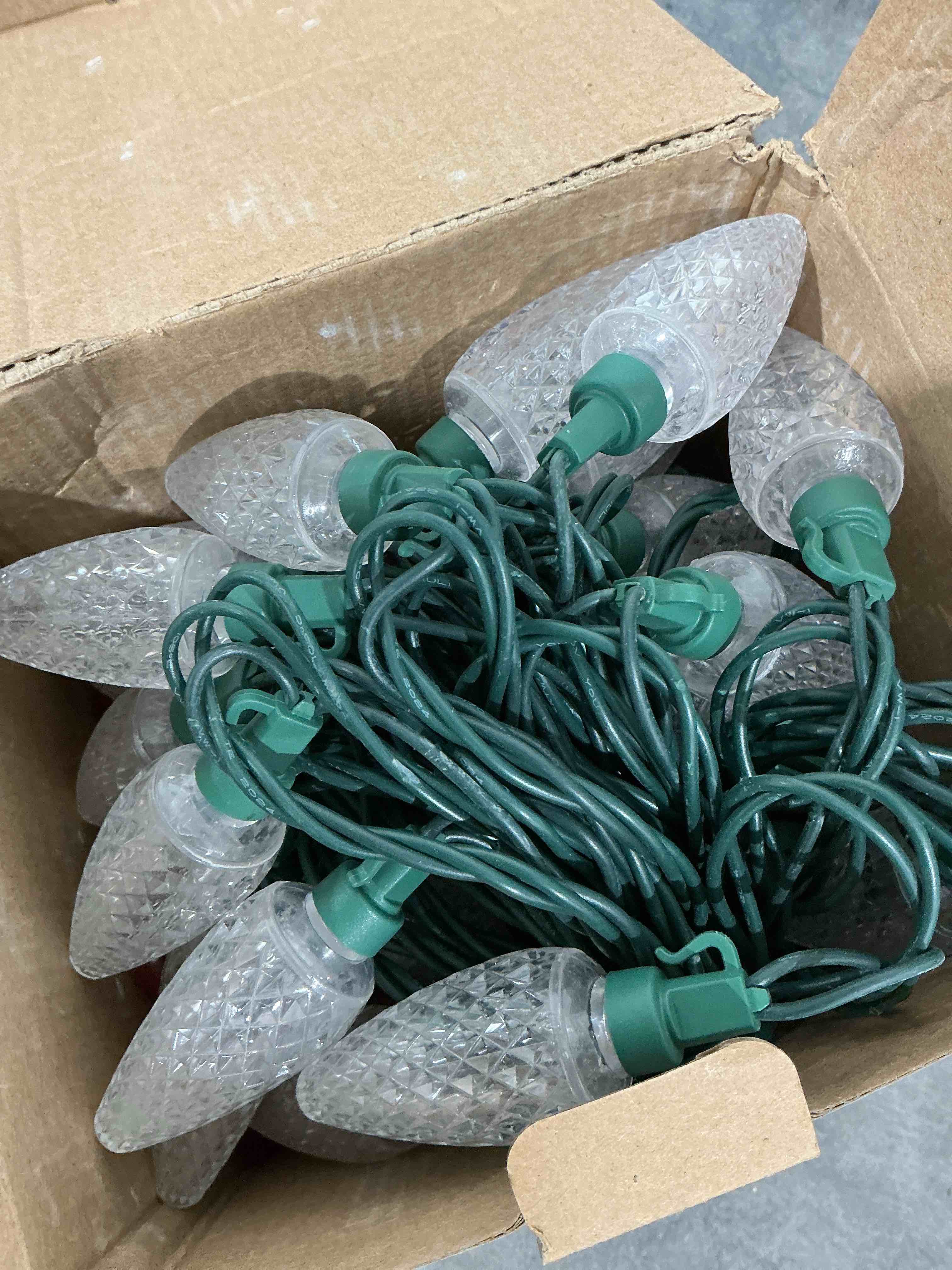 Condition photo showing Good Condition for Brizled Red & White Christmas Lights, 33ft 50 LED Faceted C9 String Outdoor, Connectable Christmas Tree, UL Certified Indoor Xmas Waterproof for House Roof Party Decor Red & Cool White