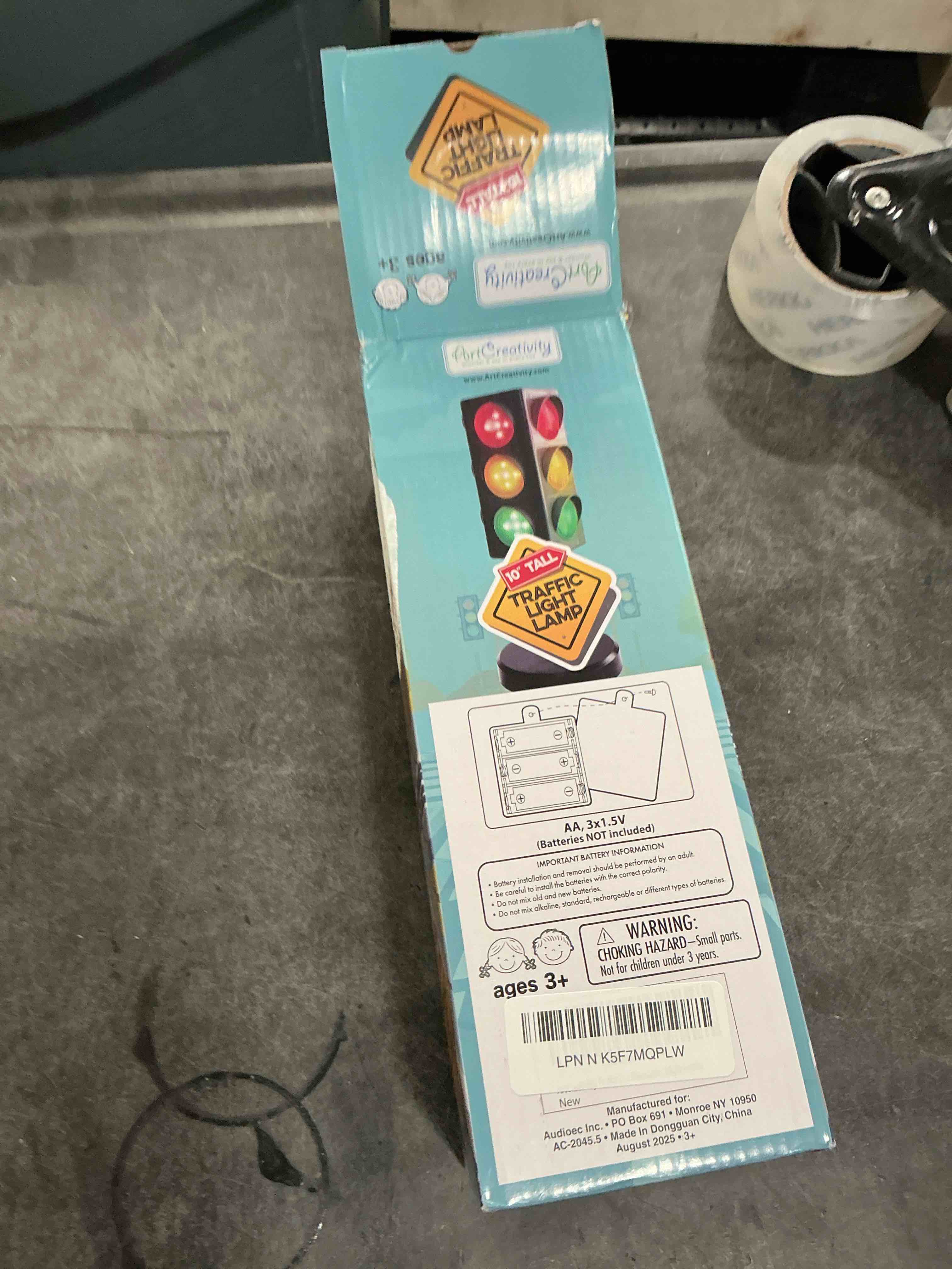 Condition photo showing New/Like New for ArtCreativity Traffic Light Table Lamp for Kids, 1 PC, Bedside Lamp with Color Changing LEDs, Cool Nightlight for Girls and Boys, Decorative for Living Room, Bedroom, or Playroom, 11 Inches