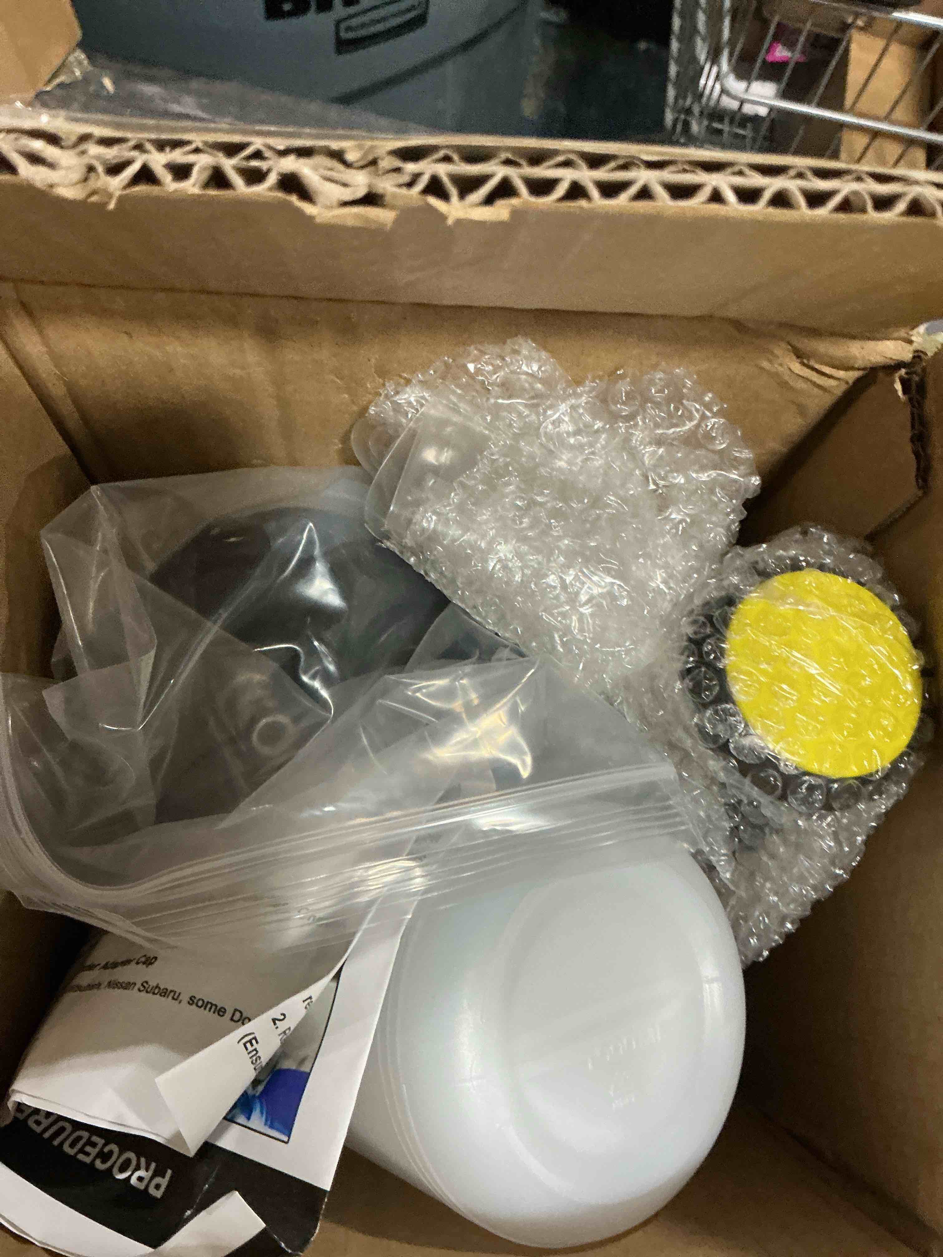 Condition photo showing Good Condition for 3L Brake Bleeder Kit, Pressure Master Cylinder Bleeding Tool, with 1L Catch Bottle & 4 Master Cylinder Adapters, One-Man Brake Bleeder Kit for Car,Truck and Clutch System