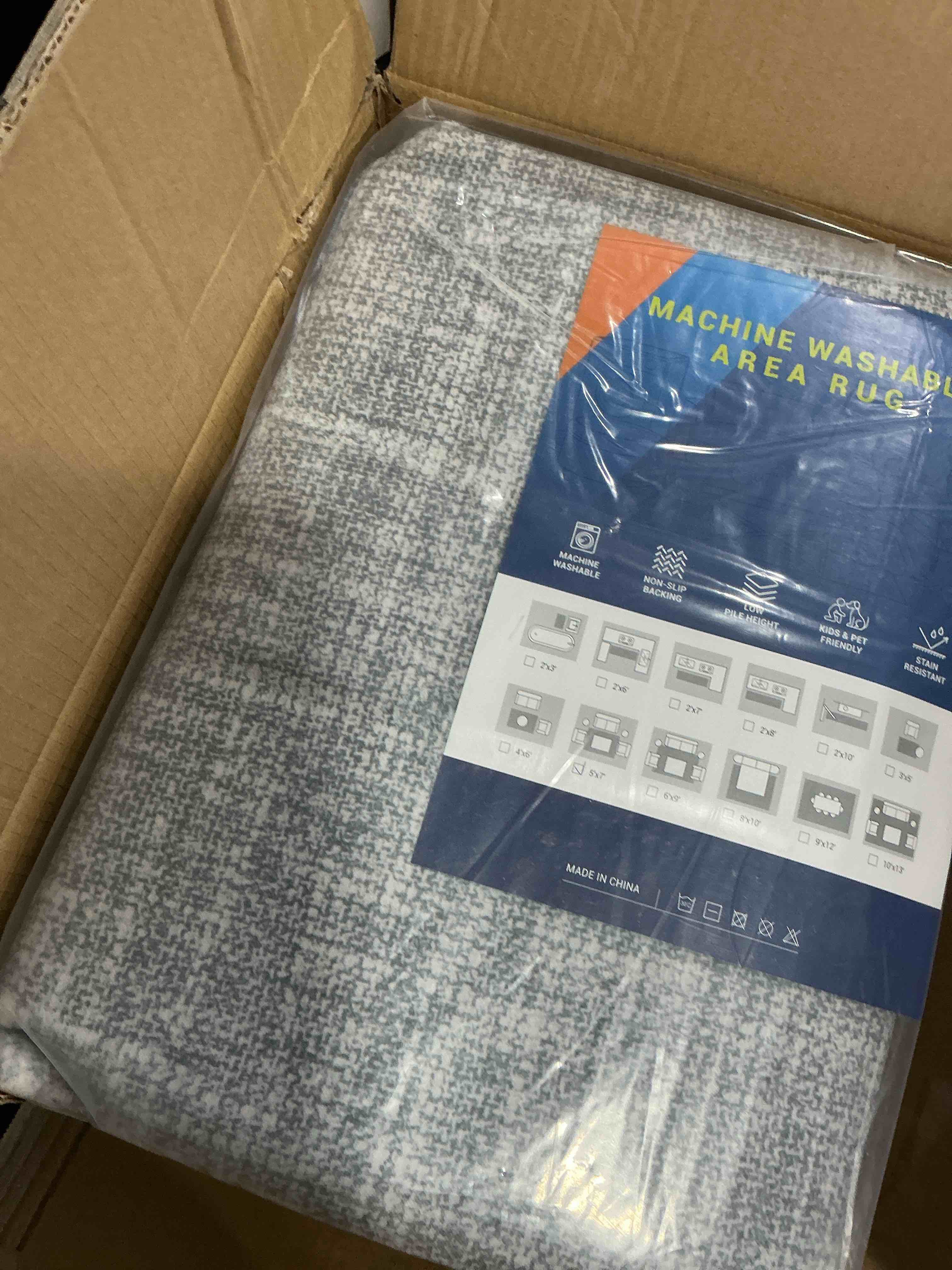 Condition photo showing Good Condition for GarveeHome Scalloped Bow Rug for Living Room, Solid Grey Rug for Dorm, Washable Rugs 5x7 Soft Low Pile Non Slip Scalloped Rugs for Nursery College Bedroom Decor Kids Room Playroom Grey 5' x 7' (Rectangular)