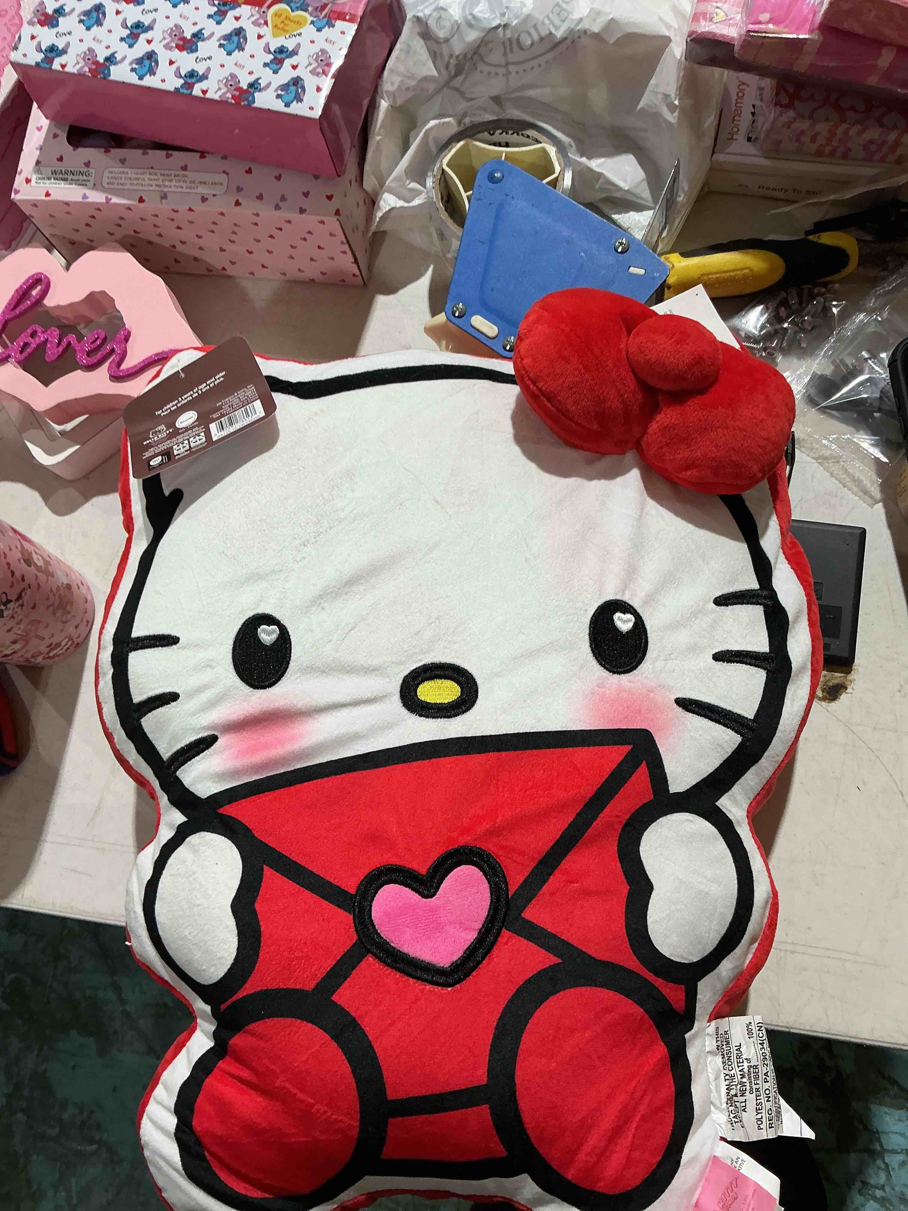 hello kitty Valentine’s Day pillow