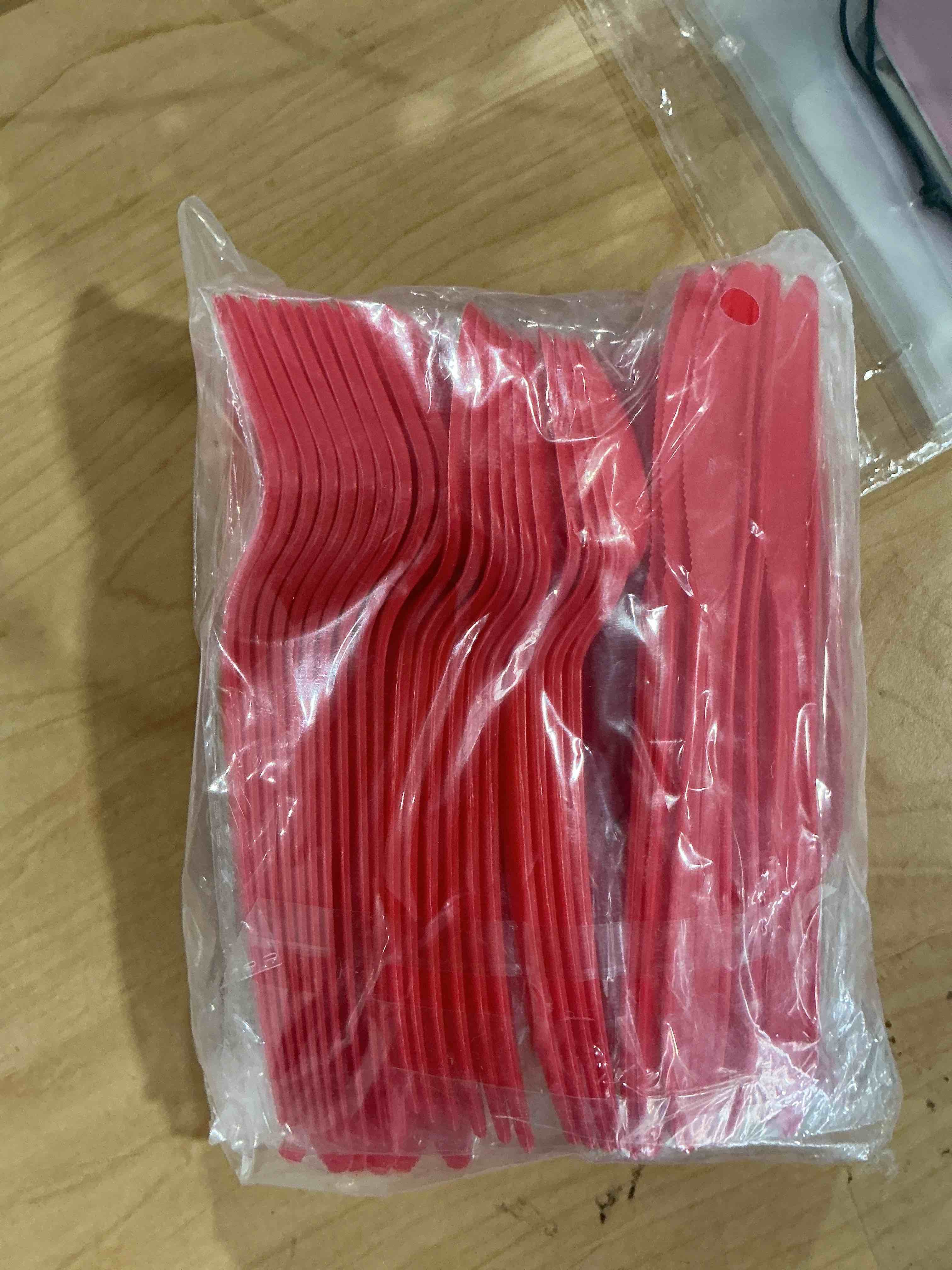 red plastic silverware set, 270-piece disposable cutlery with 90 knives, 90 red forks, 90 spoons, he