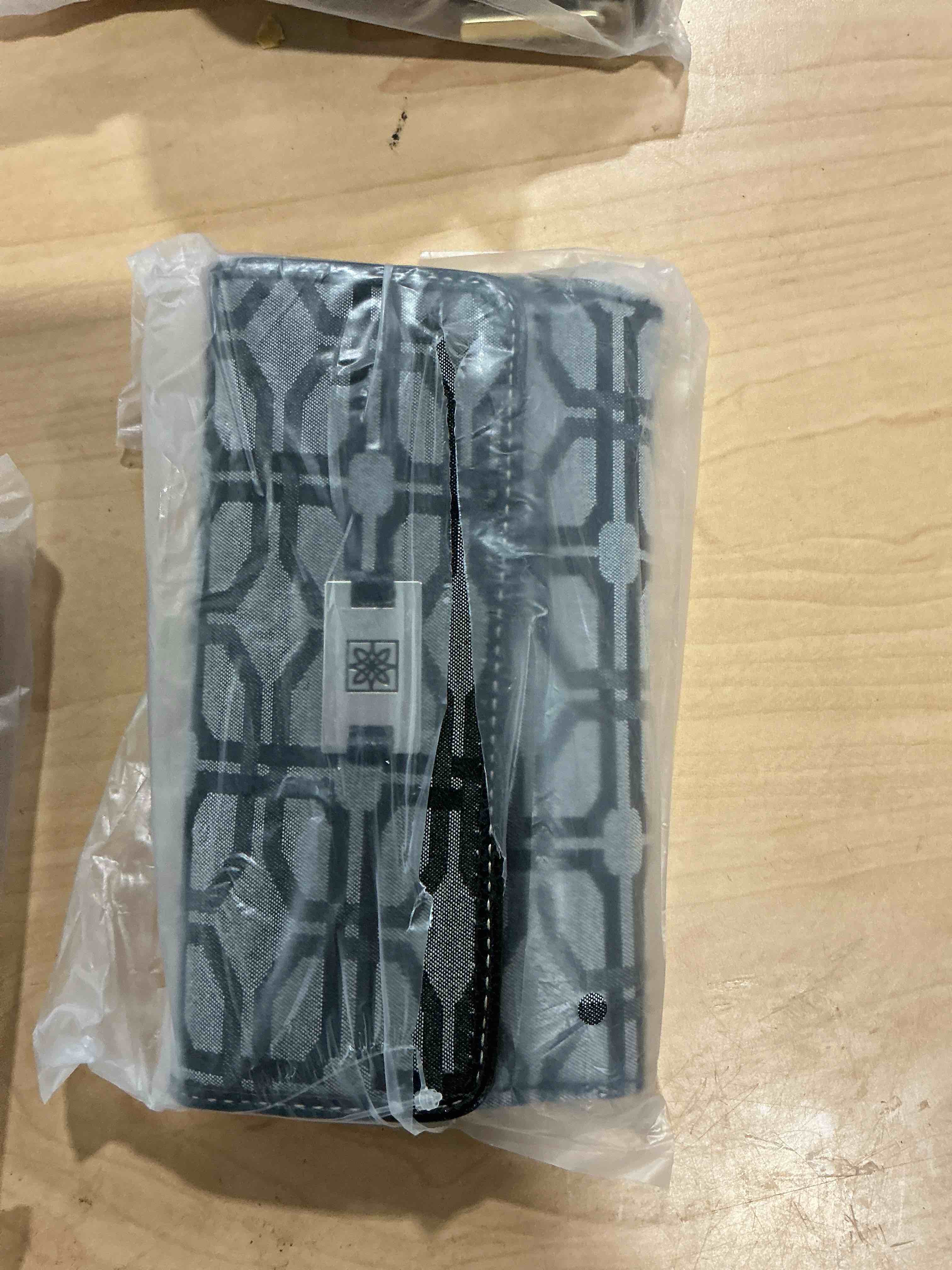 https://s3.amazonaws.com/lotting-images-prod/NonstopDeals/PNK4918974_1779824989413.jpeg