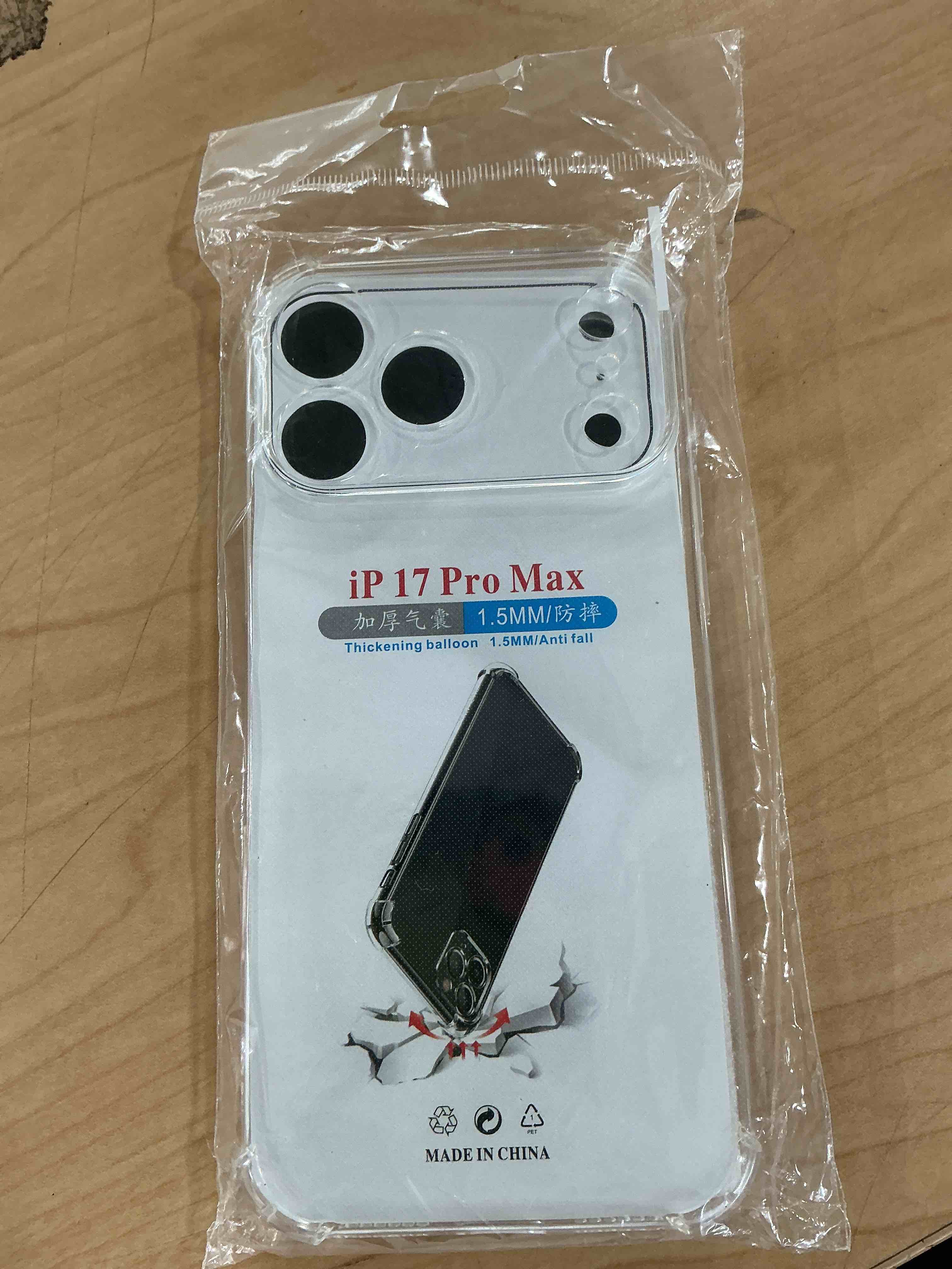 Condition photo showing New/Like New for phone case for iphone 17 (iphone 17 pro max) transparent