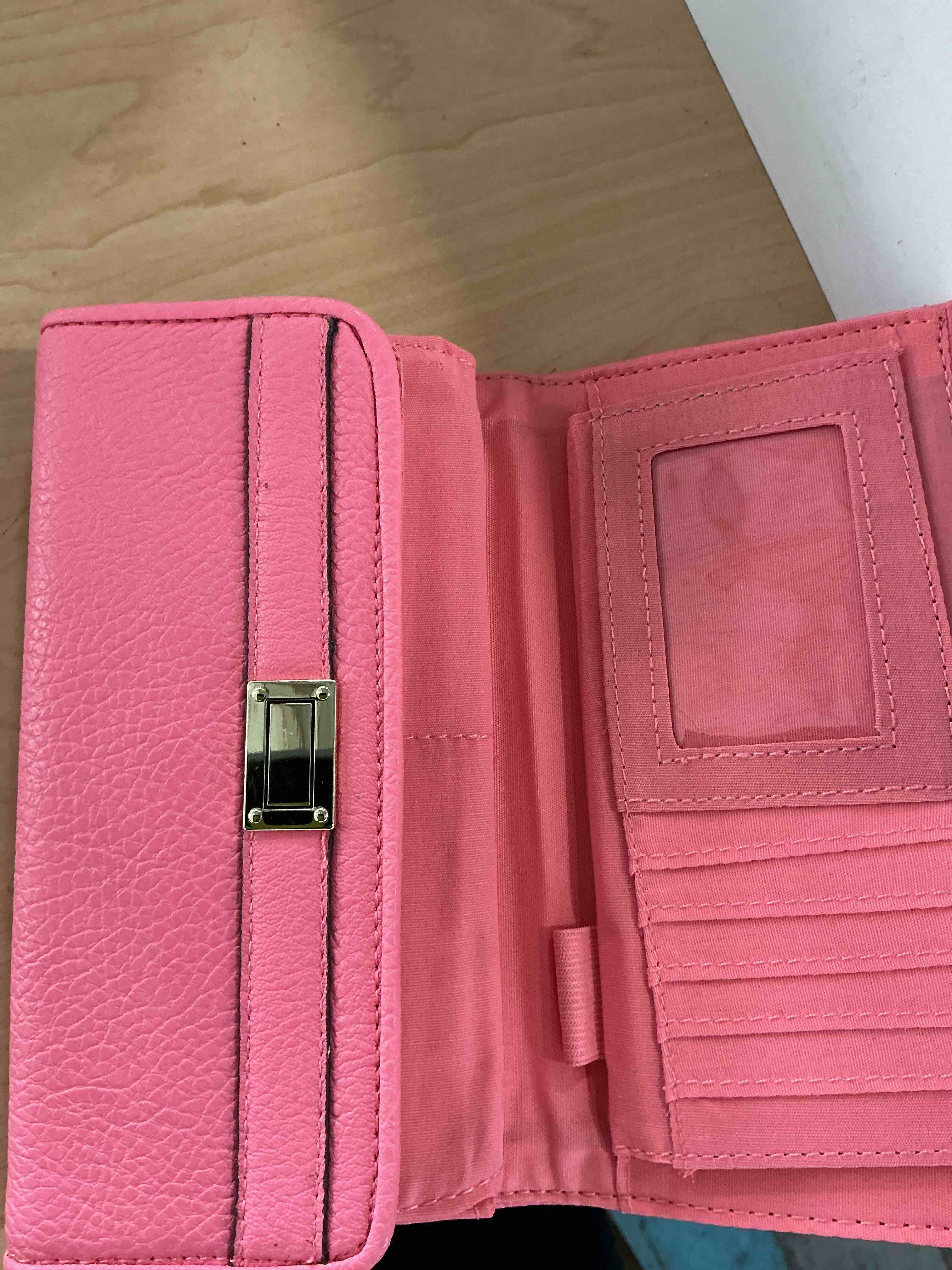 https://s3.amazonaws.com/lotting-images-prod/NonstopDeals/PNK4920246_1780001469008.jpeg