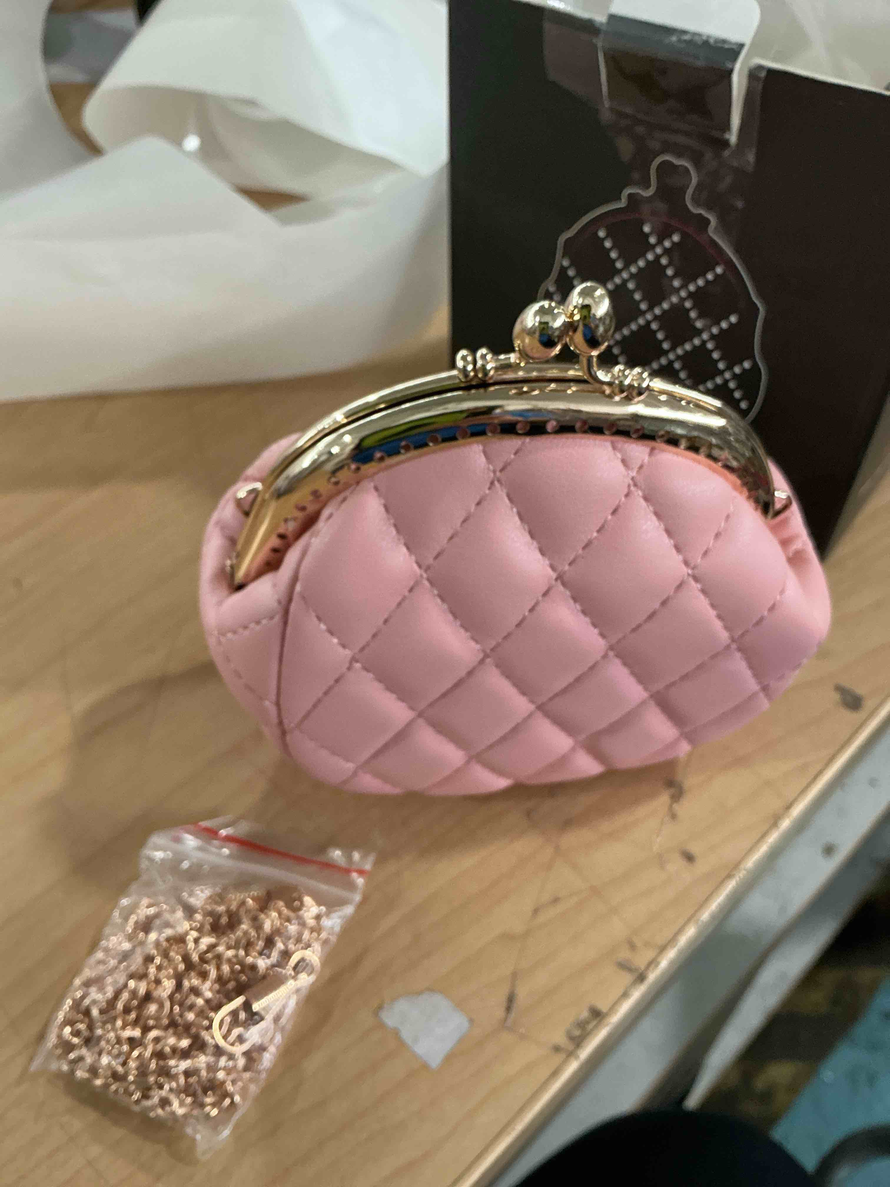 Condition photo showing New/Like New for women kiss lock coin purses portable lightweight pouch vintage purses wallet bag?green, white, pink, black?