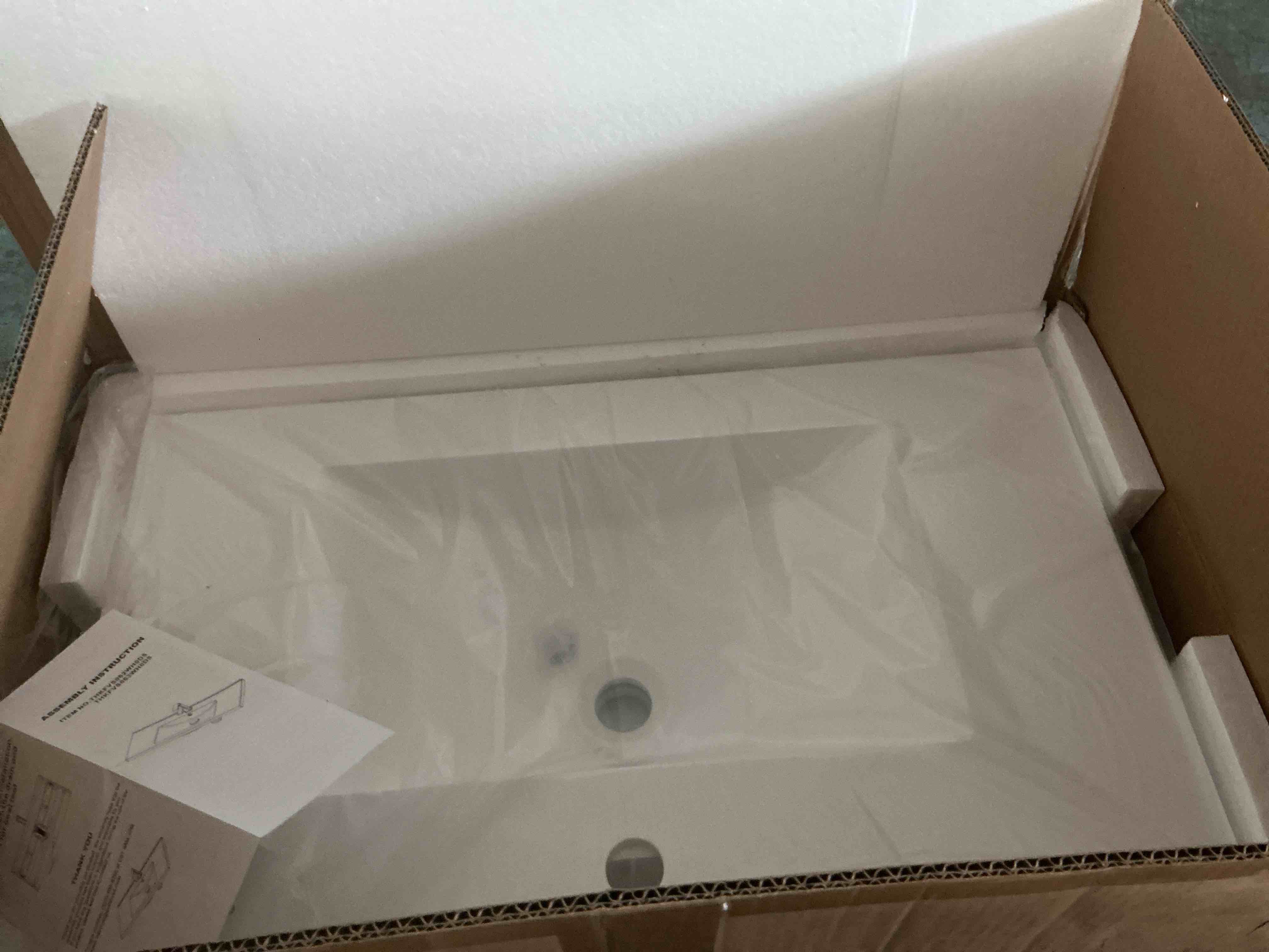 Condition photo showing New/Like New for swiss madison sm-ws318 claire ceramic wall hung sink glossy white 22" inch