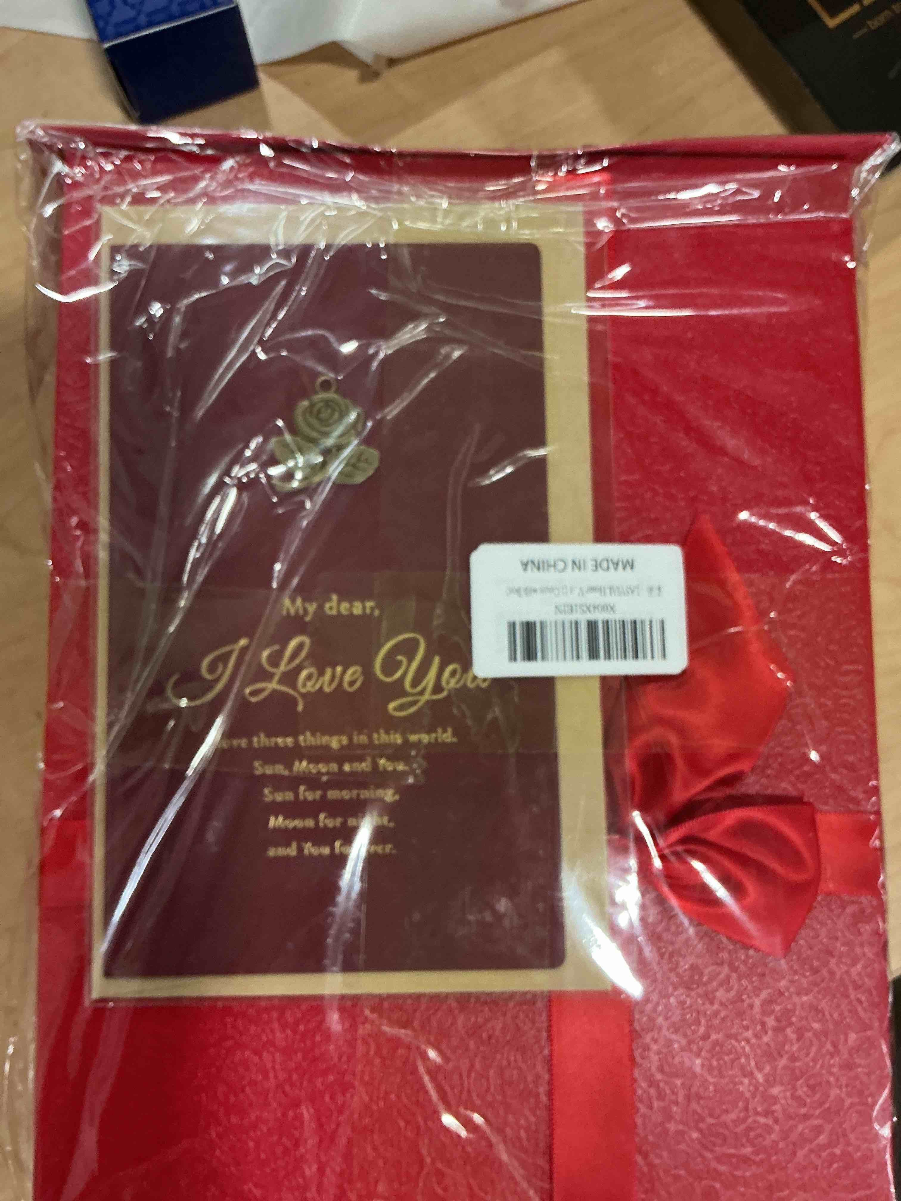 Condition photo showing New/Like New for day gift set for her galentine's day hand towels absorbent heart jacquard decorative towels for bathroom kitchen washing face home love heart hand towel set (1 count with box)