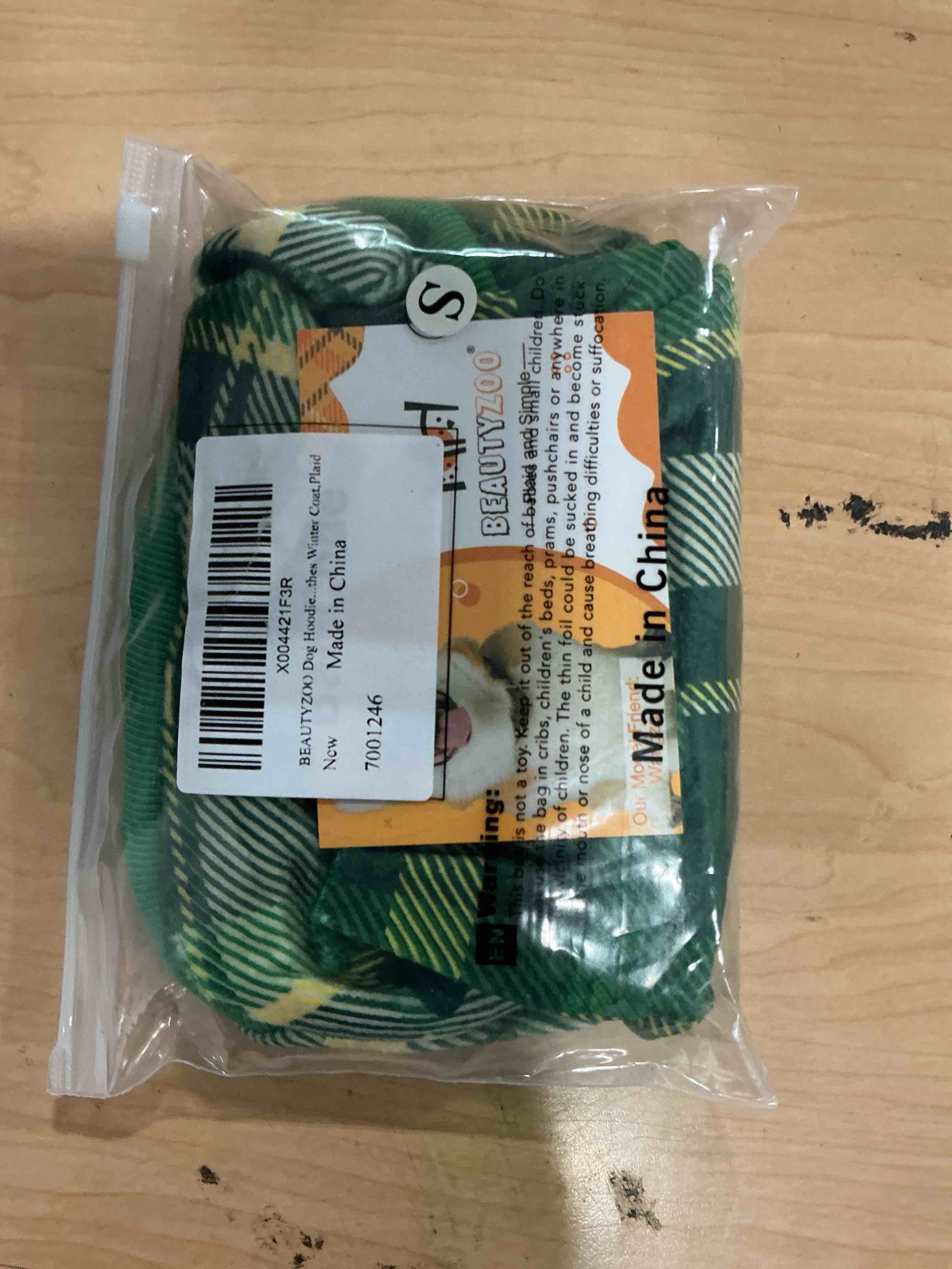 Condition photo showing New/Like New for beautyzoo dog hoodie sweaters for small medium large size dogs girls boys- premium quality, ultra soft, superior comfort fit, fleece lined hooded sweatshirt- cold weather pet clothes winter coat,plaid small green