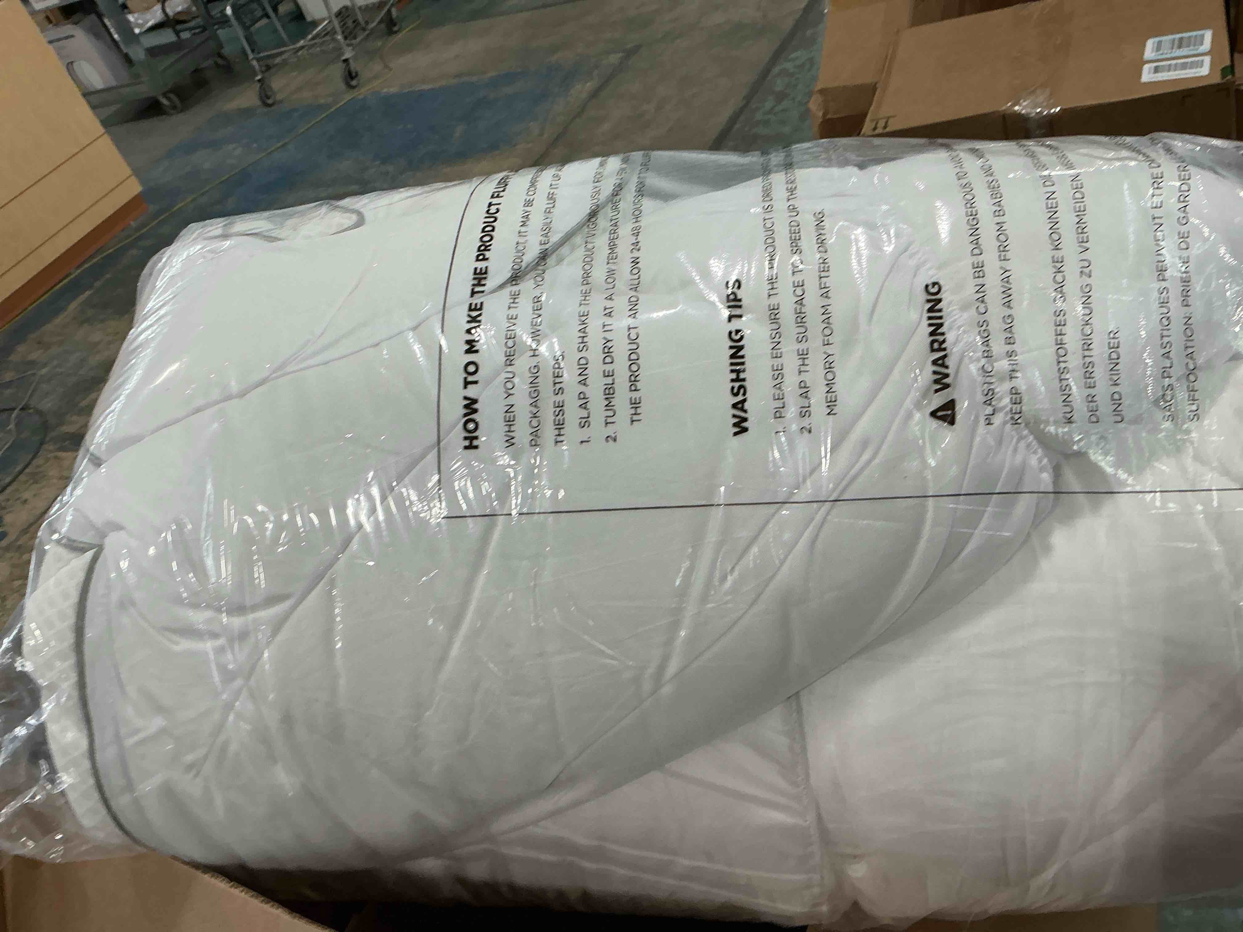 Condition photo showing New/Like New for easeland full size mattress pad pillow top mattress cover quilted fitted mattress protector cotton 8-21" deep pocket cooling topper (54x75 inches, white) white full