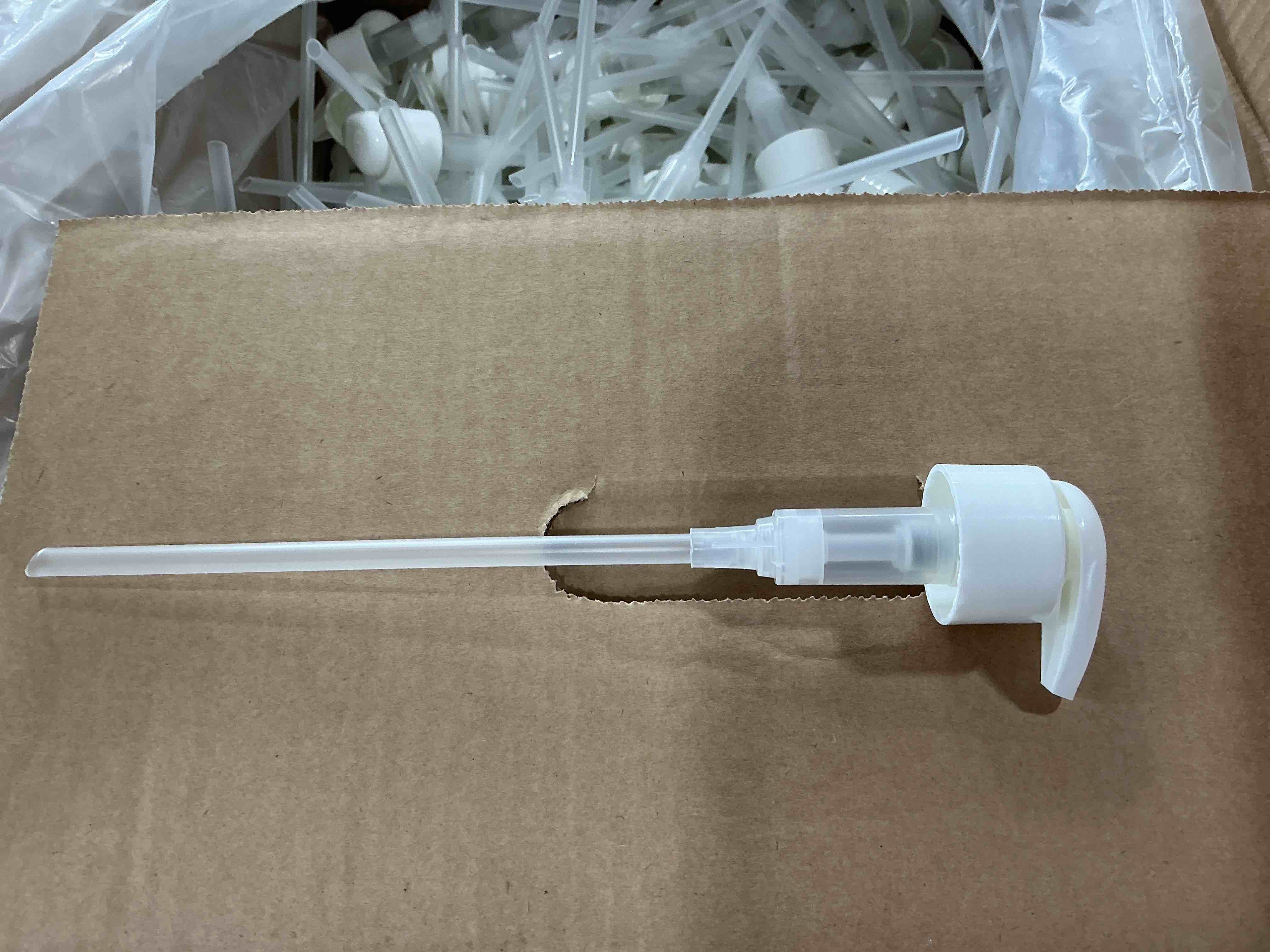 Condition photo showing New/Like New for pure path white dispenser pump for bottles, leak proof, pump top fits 13 oz & 16.5 oz bottles, 28/410 neck size, (650 qty)
