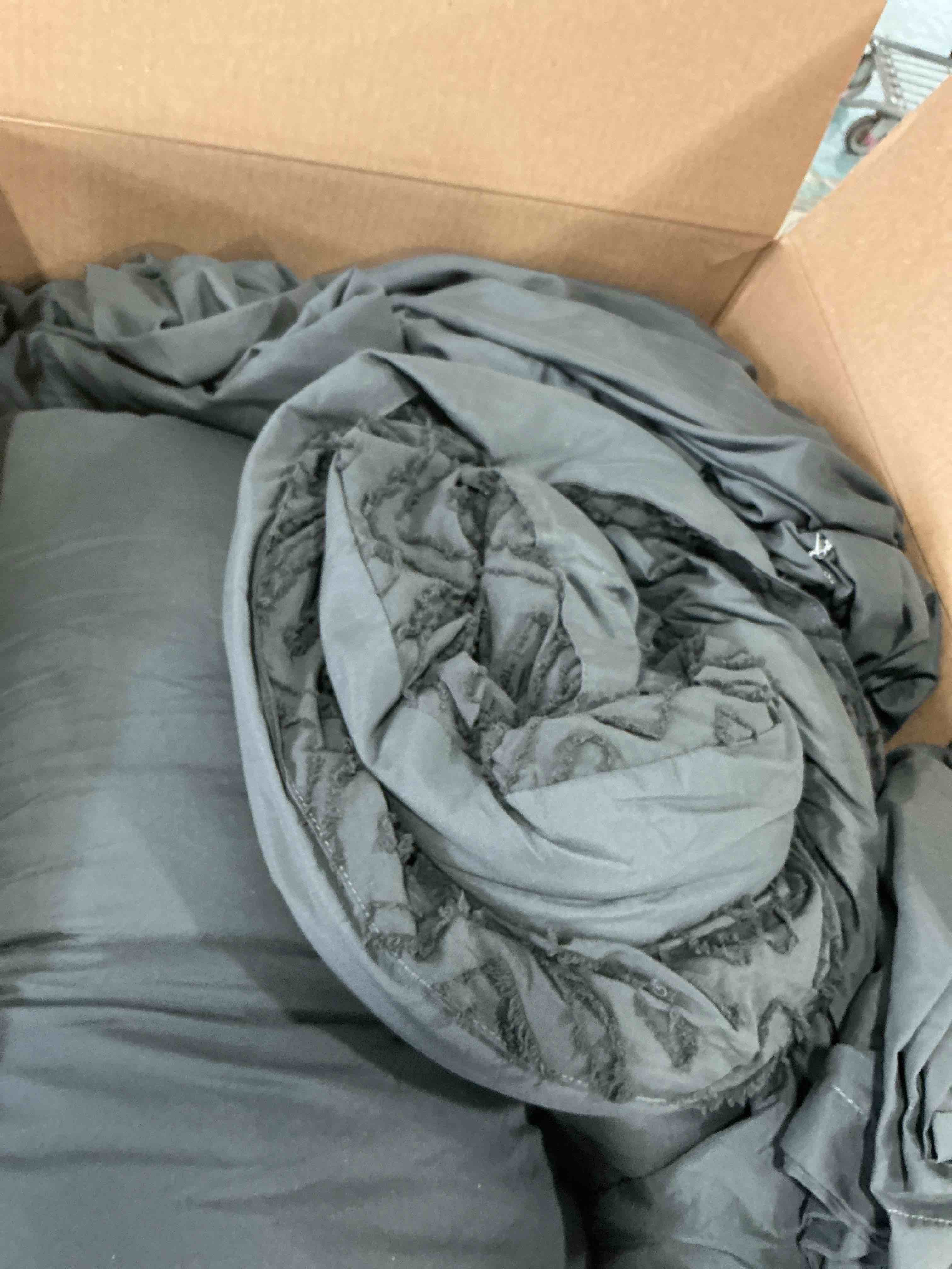 Condition photo showing New/Like New for amélie home tufted boho comforter set , 3 pieces soft textured bed set, lightweight breathable comforter for all seasons, farmhouse shabby chic jacquard bedding, cozy gift for women, grey