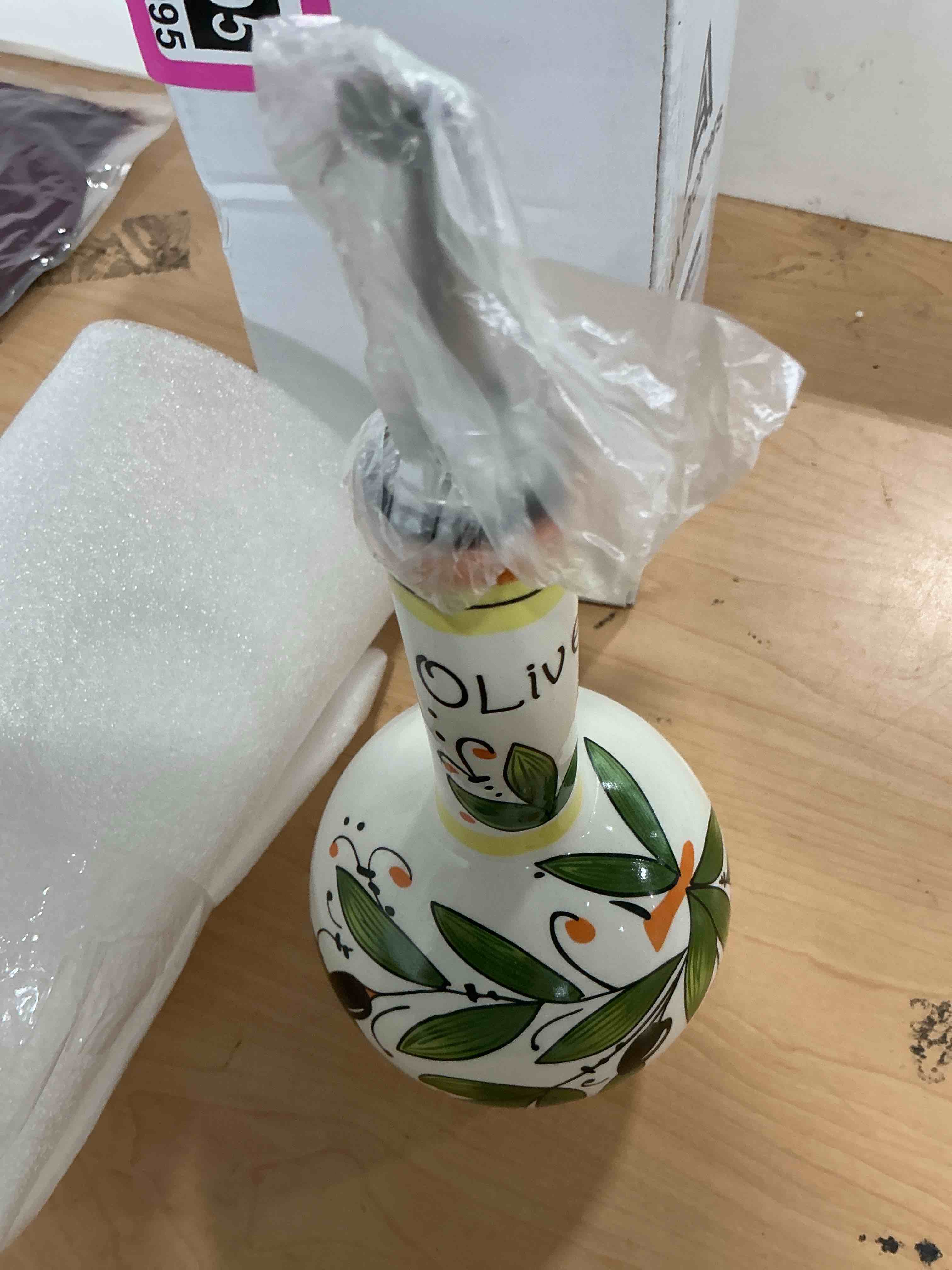 Condition photo showing New/Like New for 18 oz ceramic olive oil dispenser bottle for kitchen, large capacity oli and vinegar cruet with stainless steel spout, 540 ml oil container with handle for cooking preventing, vinegar cruet