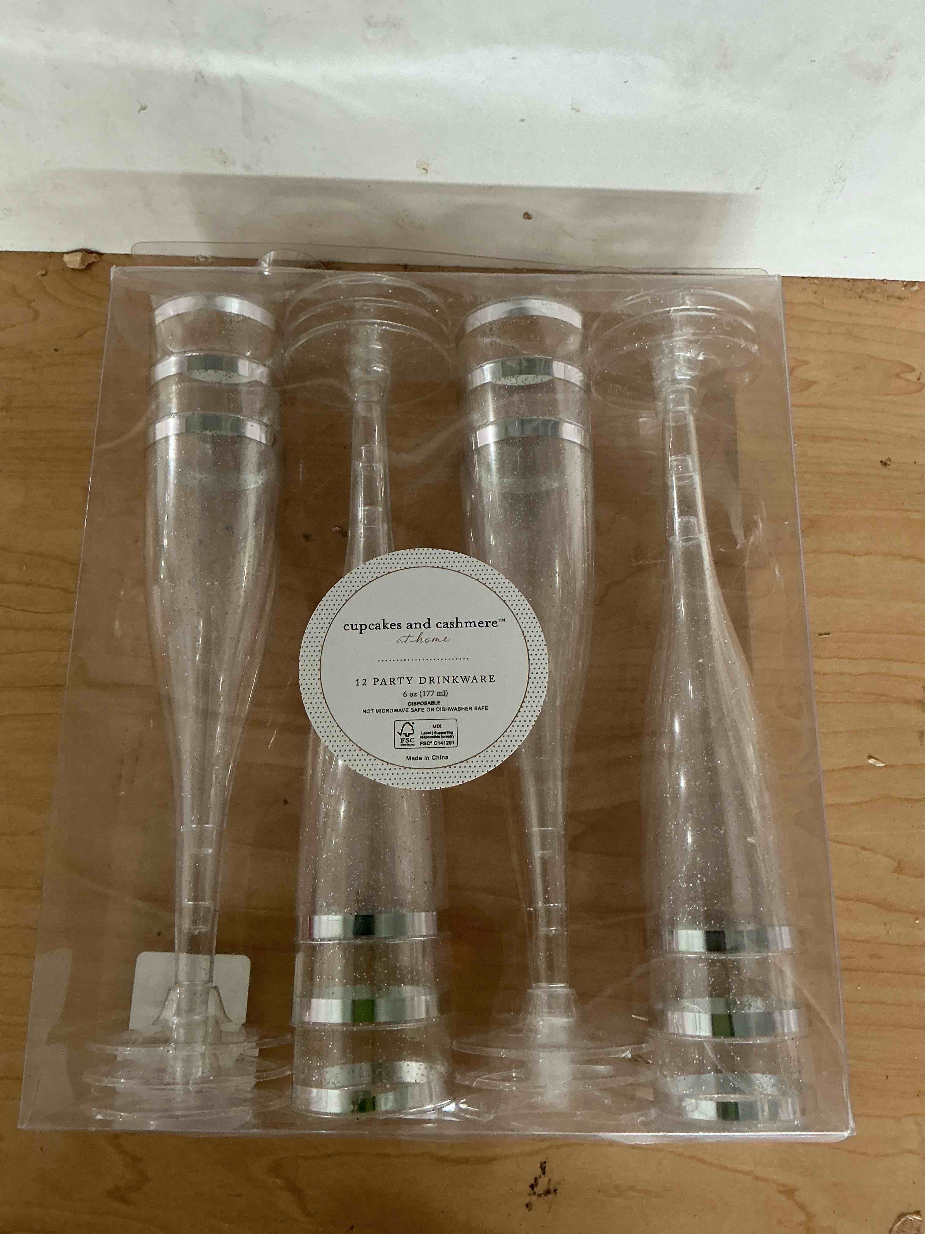 Condition photo showing New/Like New for prestee 12 plastic champagne flutes disposable - silver glitter plastic champagne glasses, elegant plastic toasting cups for weddings, cocktail parties, new year's celebrations silver rim/glitte 12 count (pack of 1)