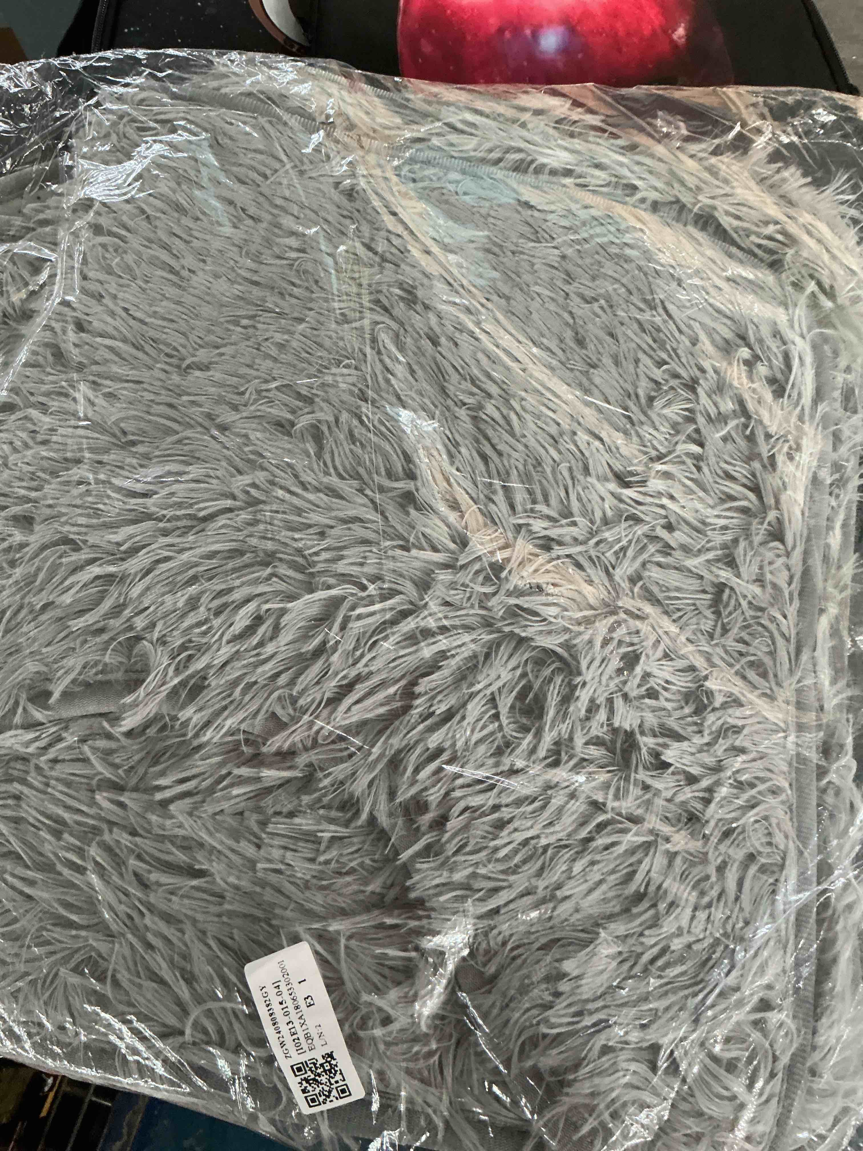 Condition photo showing New/Like New for yimobra bathroom rugs non slip washable ultra soft and water absorbent bath mats, plush fluffy shower mat outside, microfiber thick matts for bathroom floor/tub, light gray and white light gray and white 32" x 20"