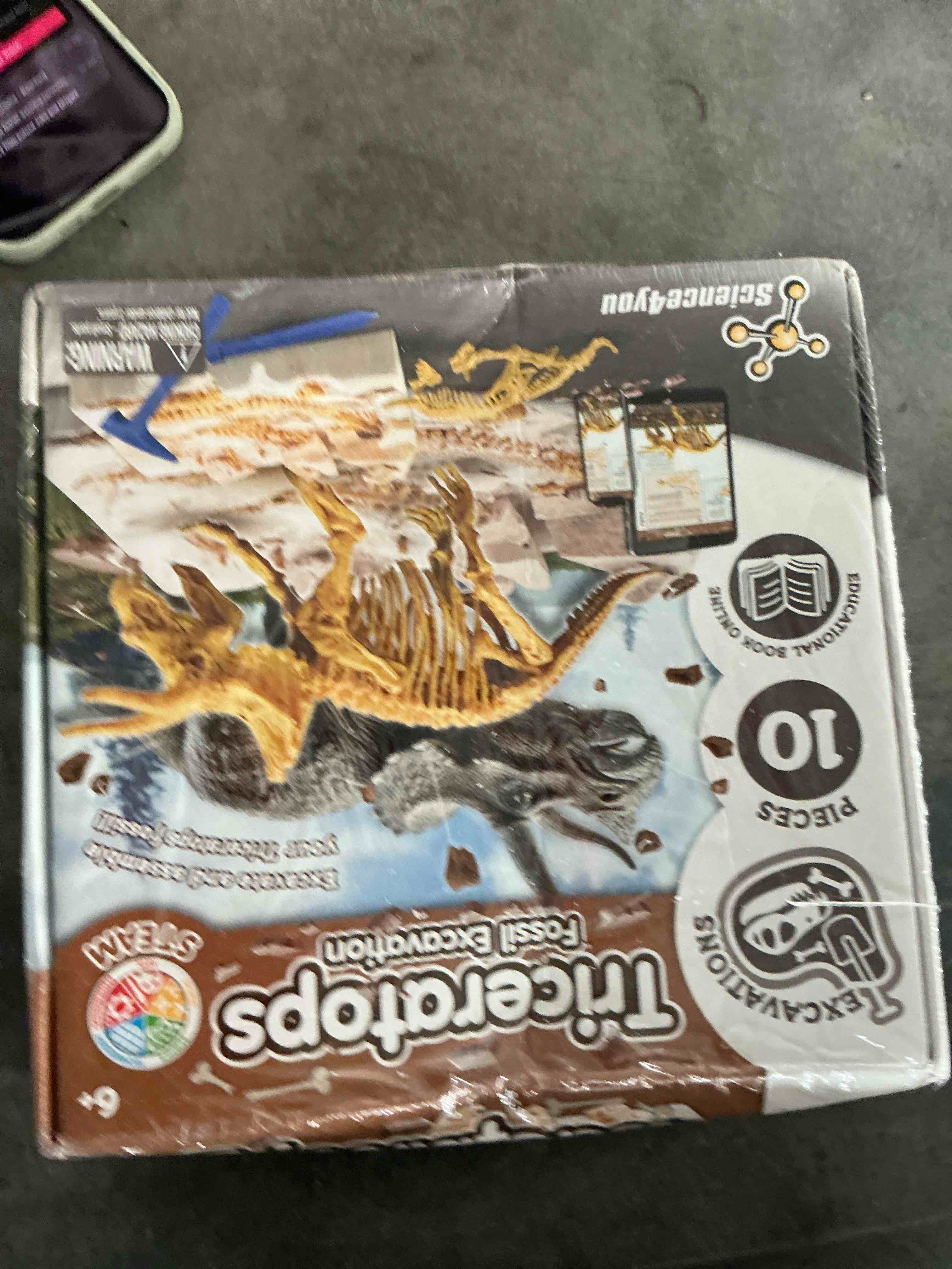 Condition photo showing New/Like New for dinosaur kids play excavation kit