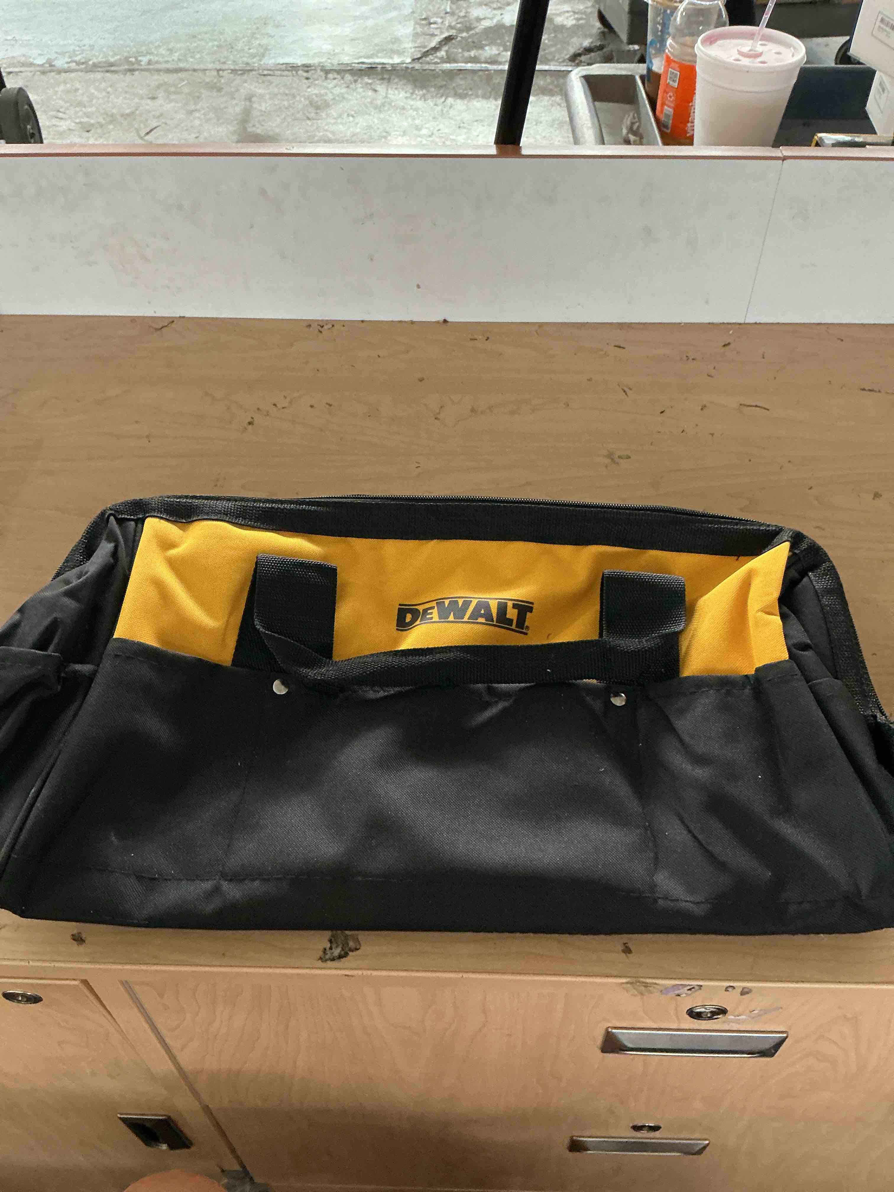 Condition photo showing New/Like New for dewalt 15" medium heavy duty contractor tool bag (629053-00)