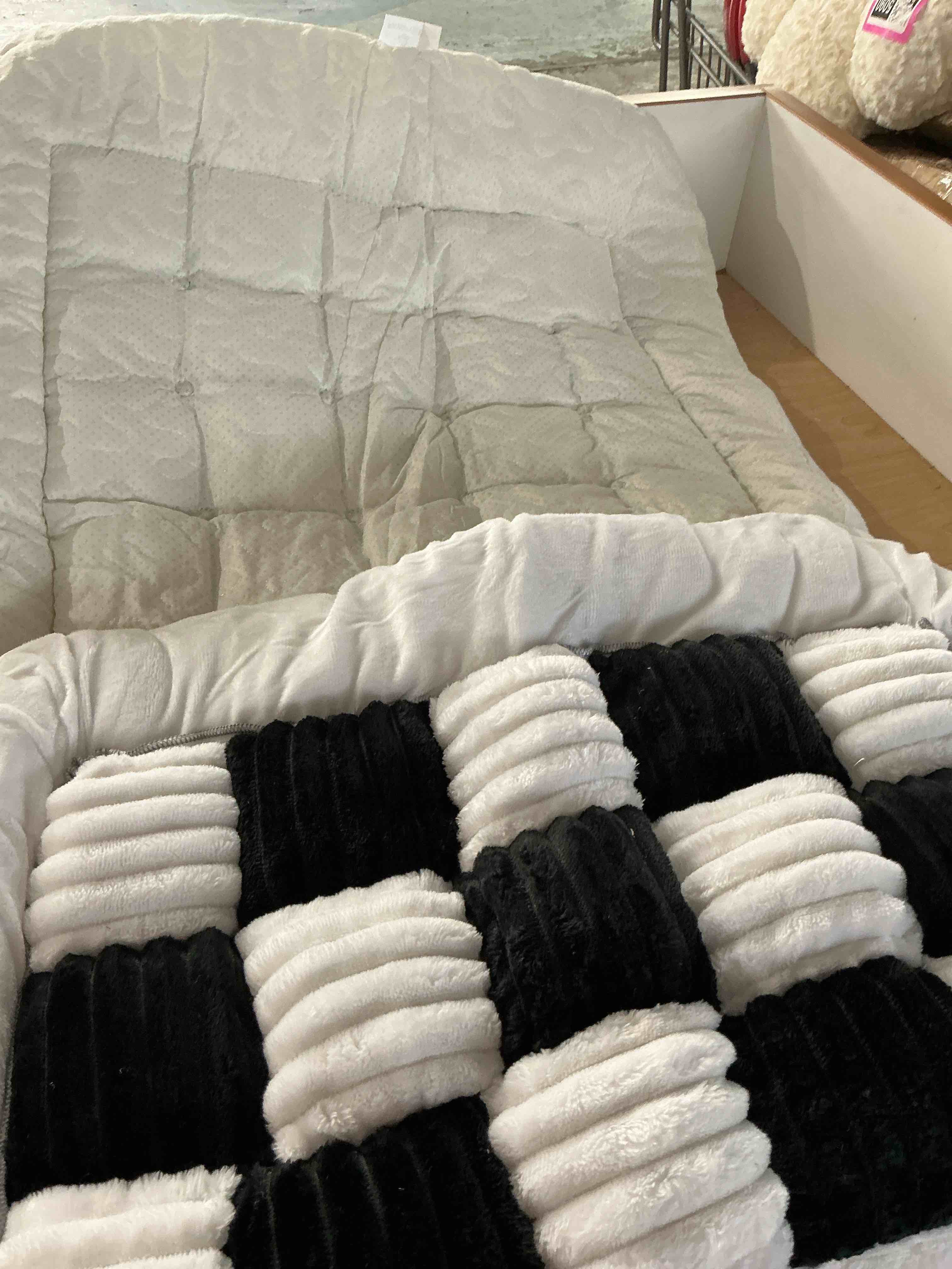 Condition photo showing New/Like New for couch cushion cover for dogs sofa cover washable pet love seat couch covers for sofa slipcovers couch protector blanket for dogs sofa cushion covers for pets washable pad black 70x150cm/27.6x59in