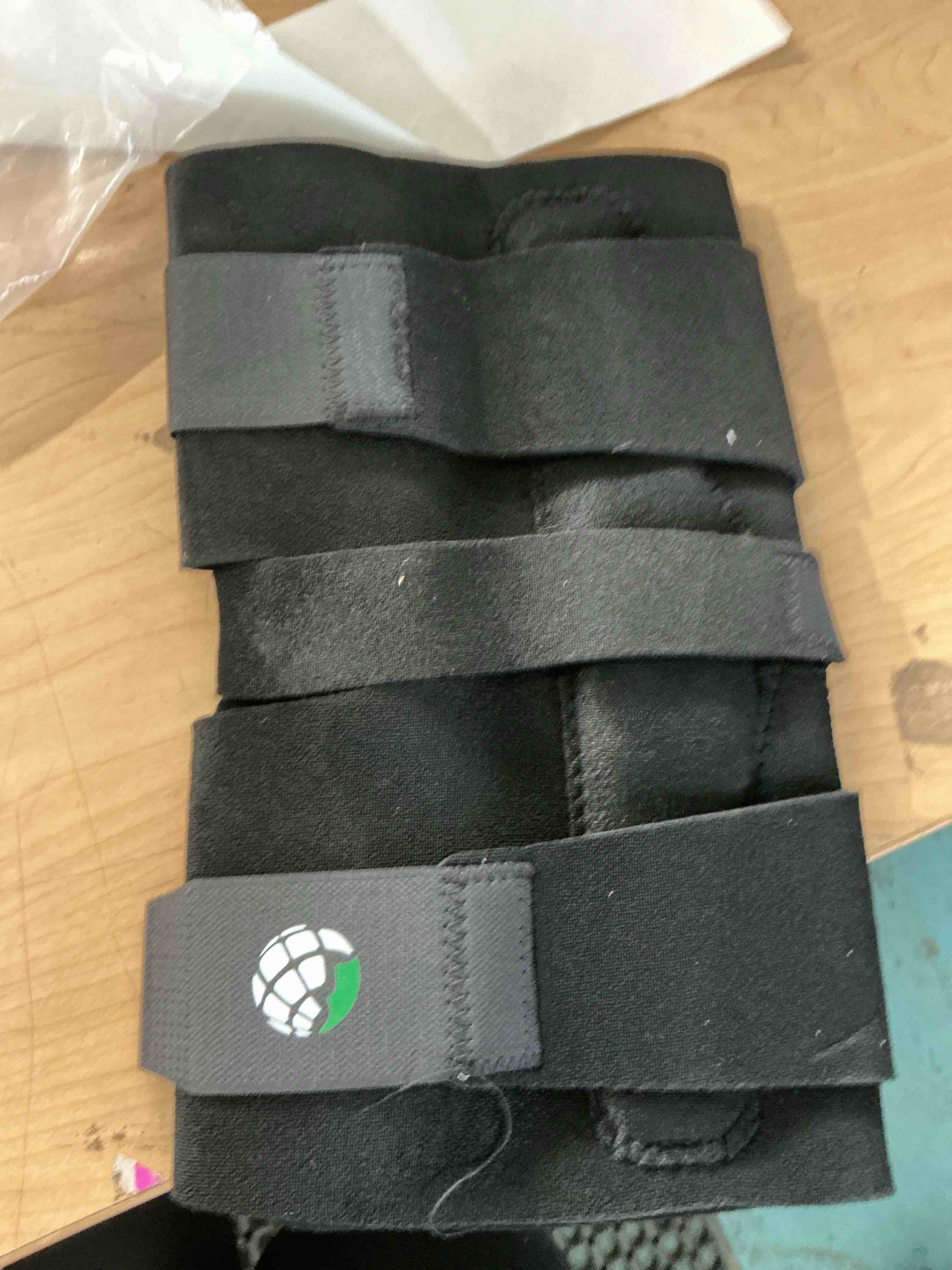 Condition photo showing New/Like New for the gator wrap universal hinged knee brace w/ 13 hinge (sugg. pdac l1820) - fits all knee circumferences up to 24"