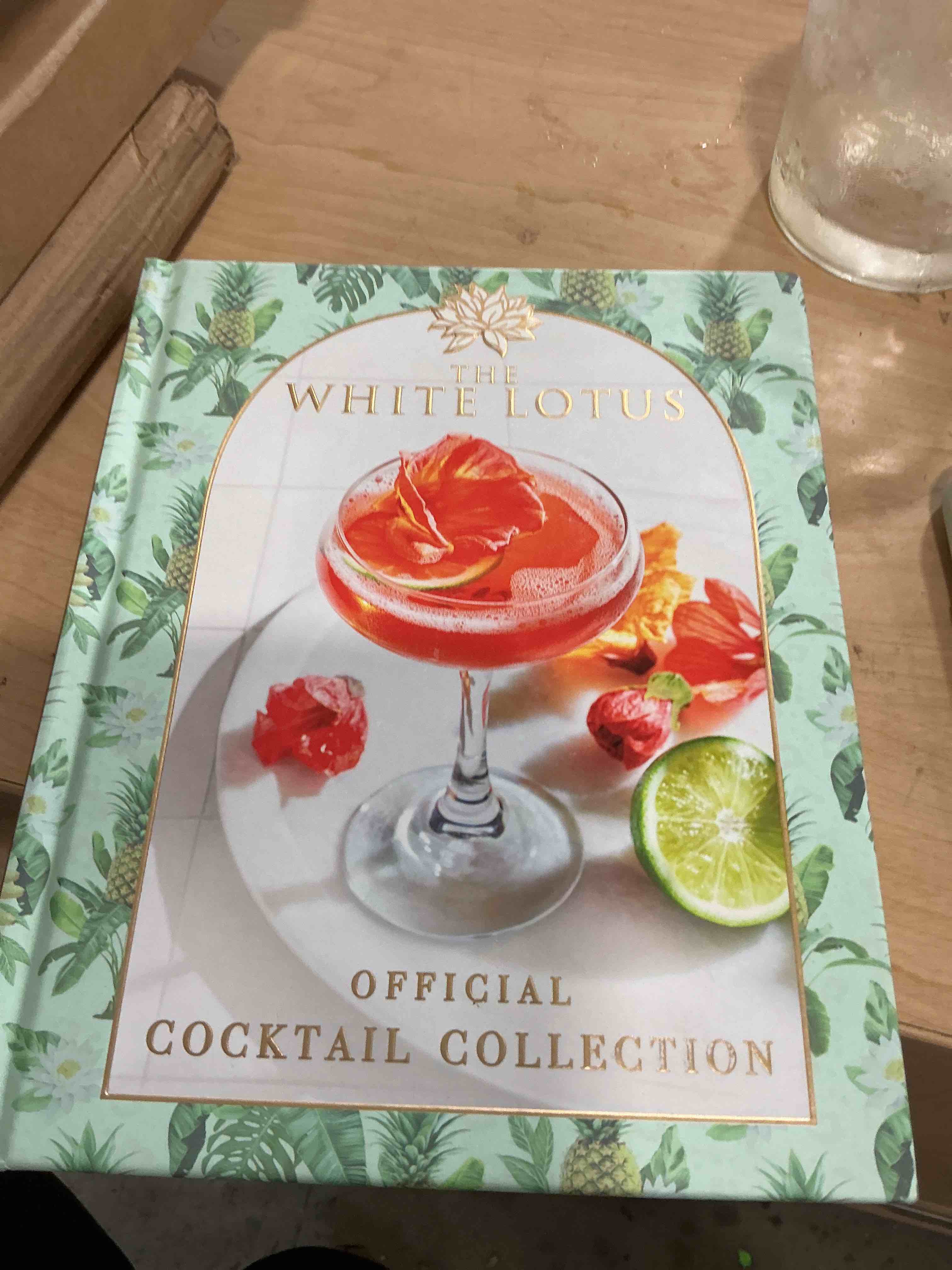 Condition photo showing New/Like New for the white lotus official cocktail collection