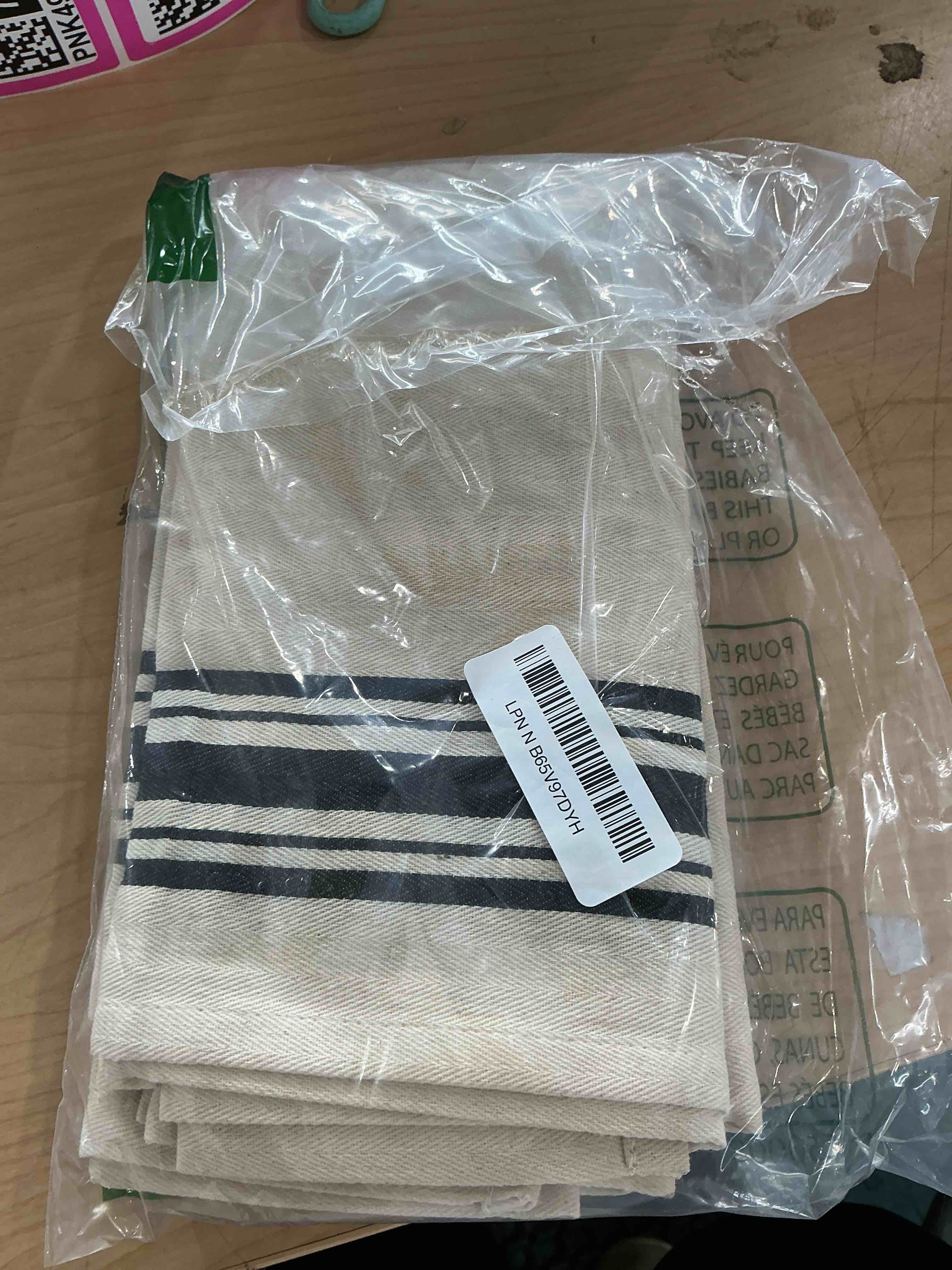 Condition photo showing New/Like New for aunt martha's 18"x28" black striped dish towels pkg of 3 black herringbone stripe 18" x 28" (3 towels)